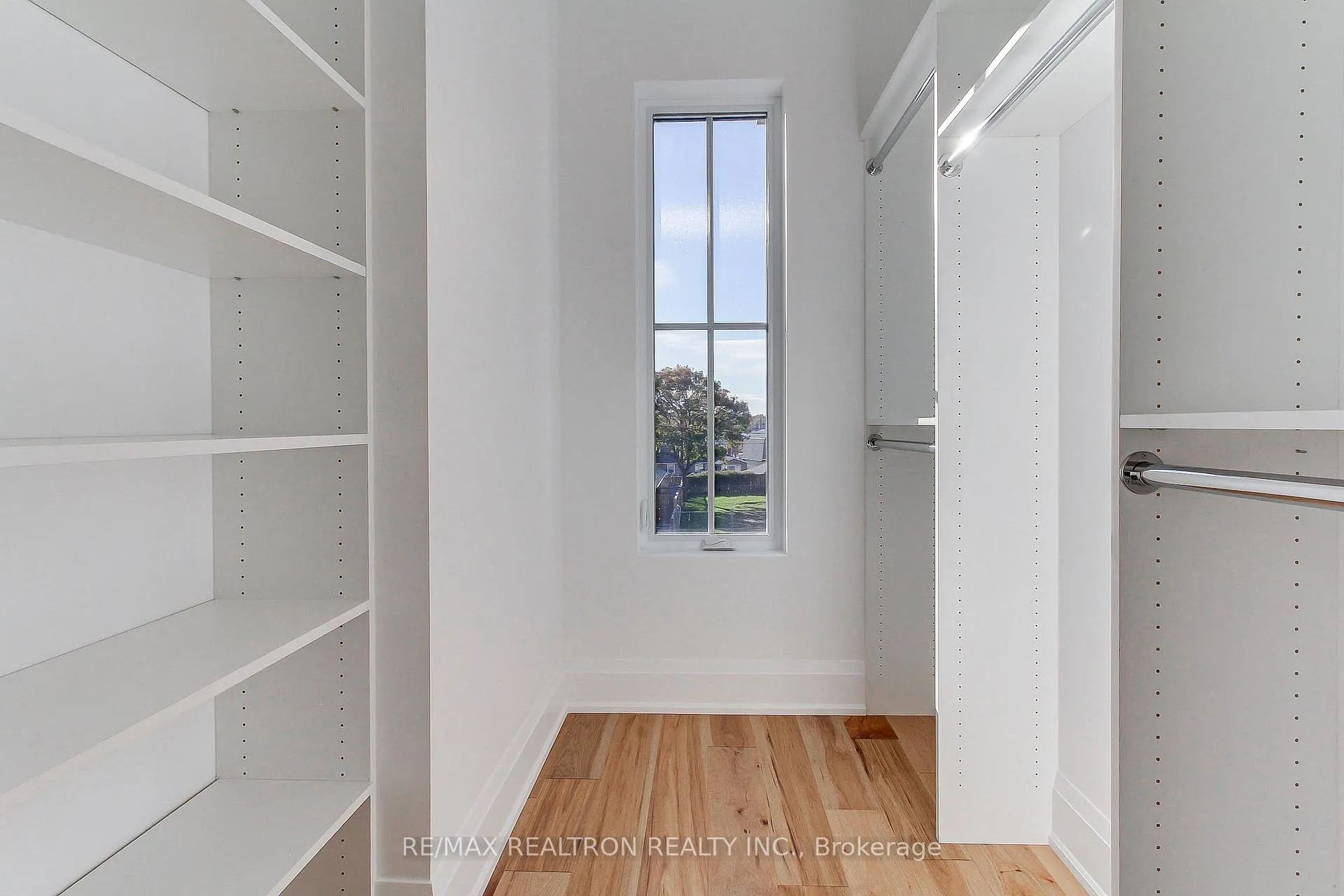Photo 25 of 667 Pleasant Street, Pickering, Bay Ridges — HOMEH