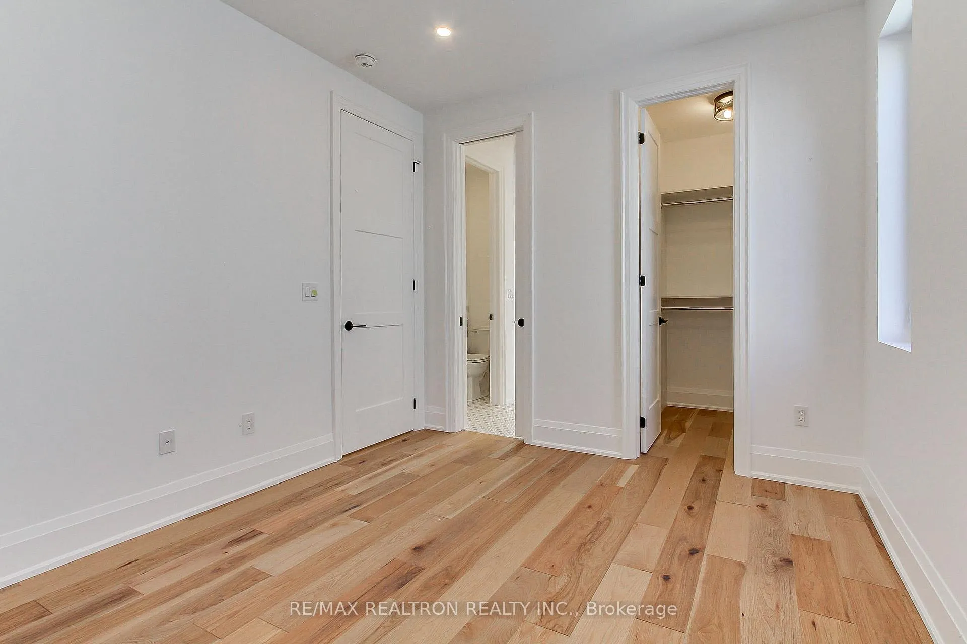 Photo 26 of 667 Pleasant Street, Pickering, Bay Ridges — HOMEH