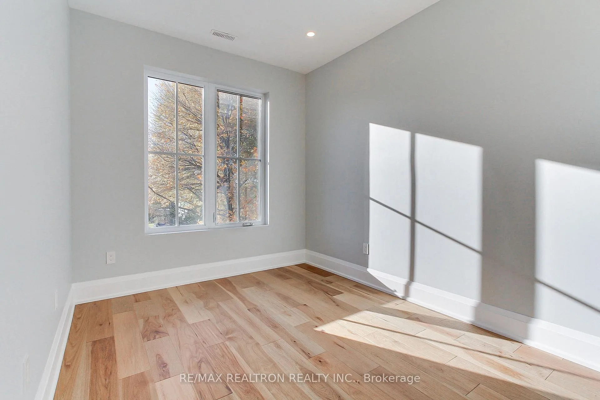 Photo 28 of 667 Pleasant Street, Pickering, Bay Ridges — HOMEH