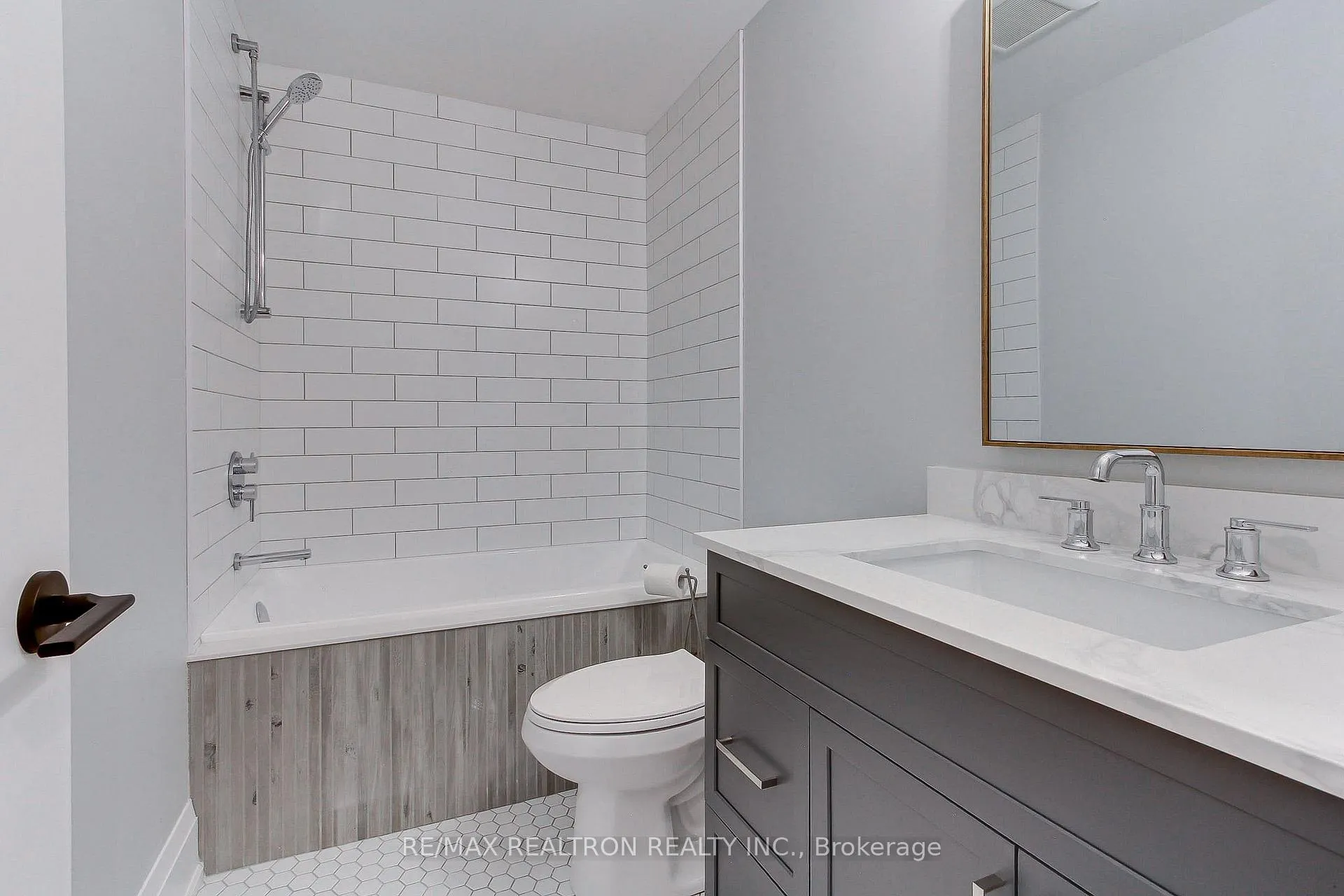 Photo 33 of 667 Pleasant Street, Pickering, Bay Ridges — HOMEH