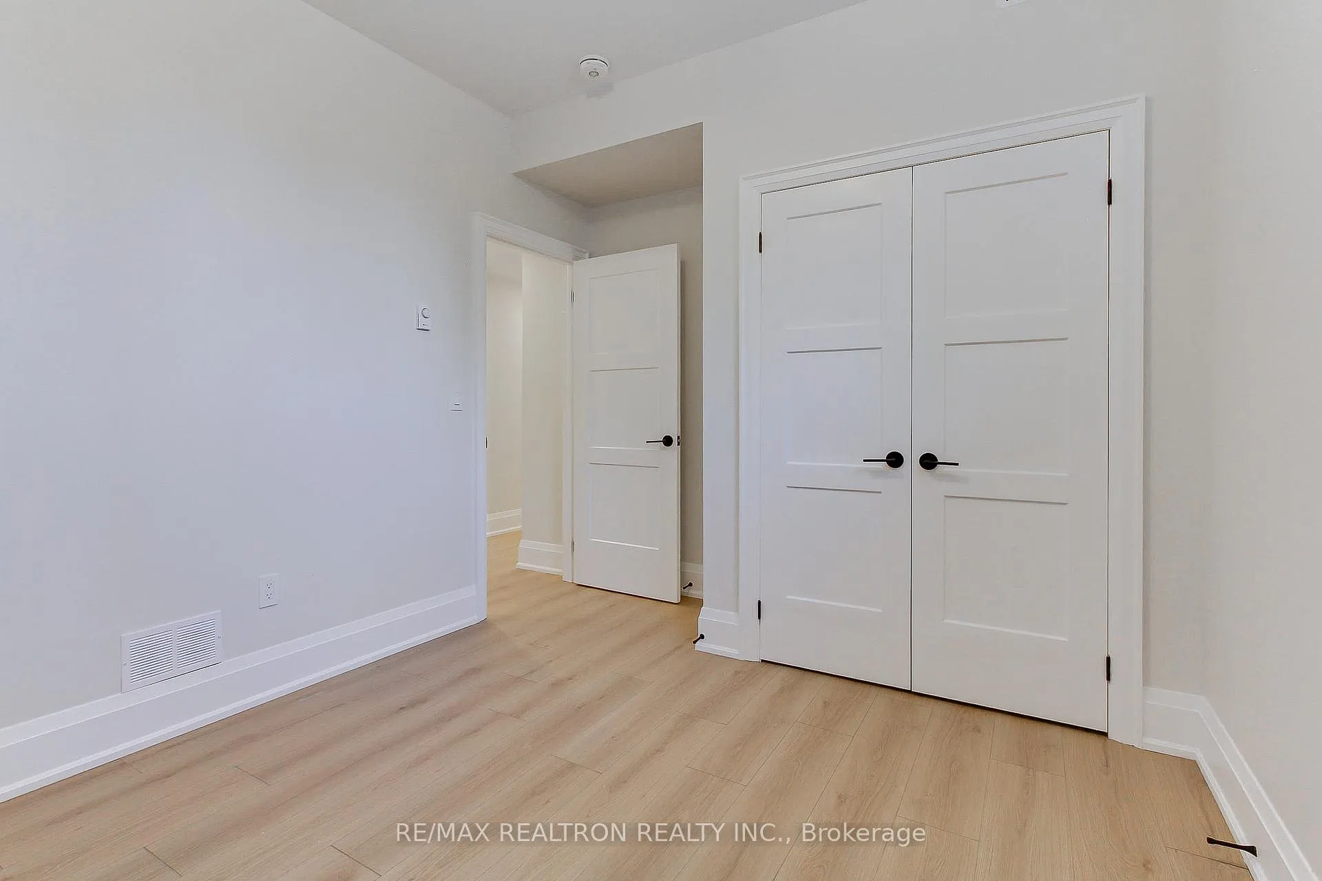 Photo 34 of 667 Pleasant Street, Pickering, Bay Ridges — HOMEH