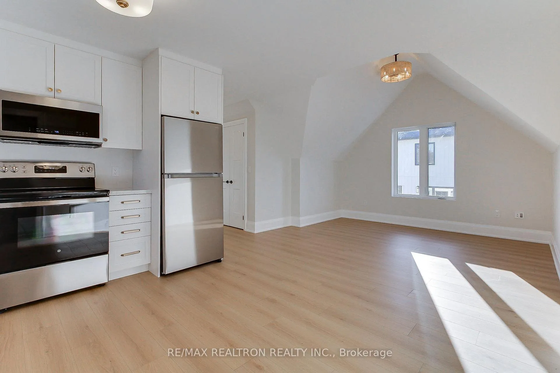 Photo 37 of 667 Pleasant Street, Pickering, Bay Ridges — HOMEH