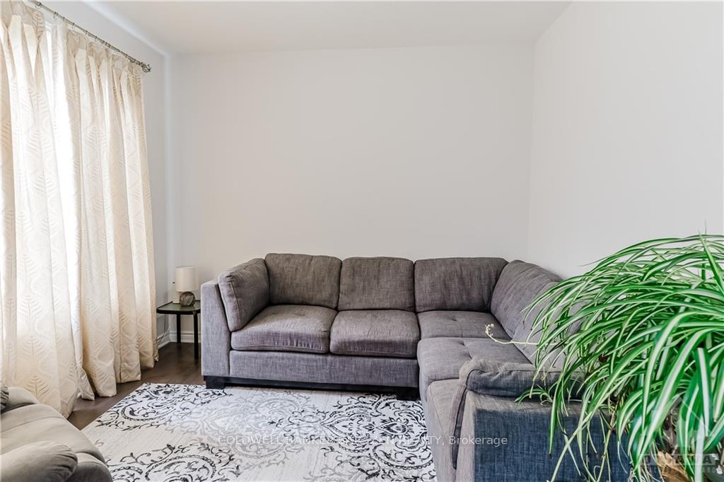 Photo 13 of 545 Ponthieu Circle, Ottawa, Chapel Hill South - Orleans Village — HOMEH