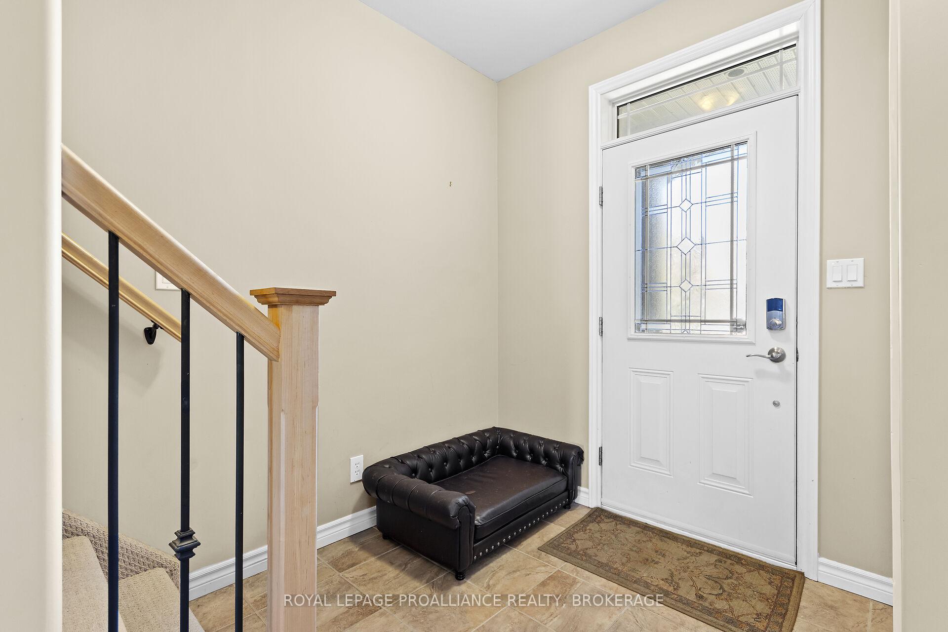 Photo 2 of 1177 Crossfield Avenue, Kingston, City Northwest — HOMEH