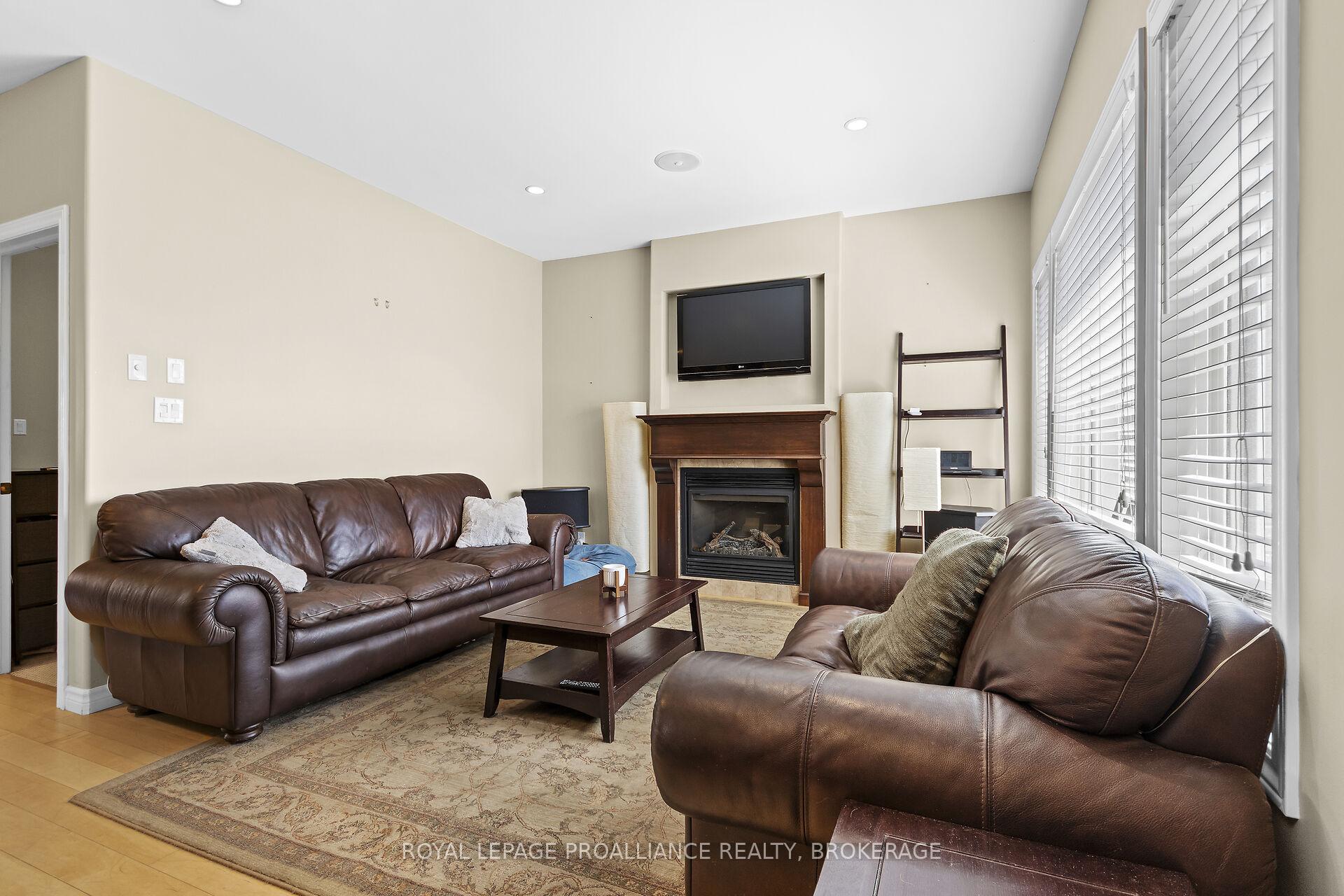 Photo 5 of 1177 Crossfield Avenue, Kingston, City Northwest — HOMEH