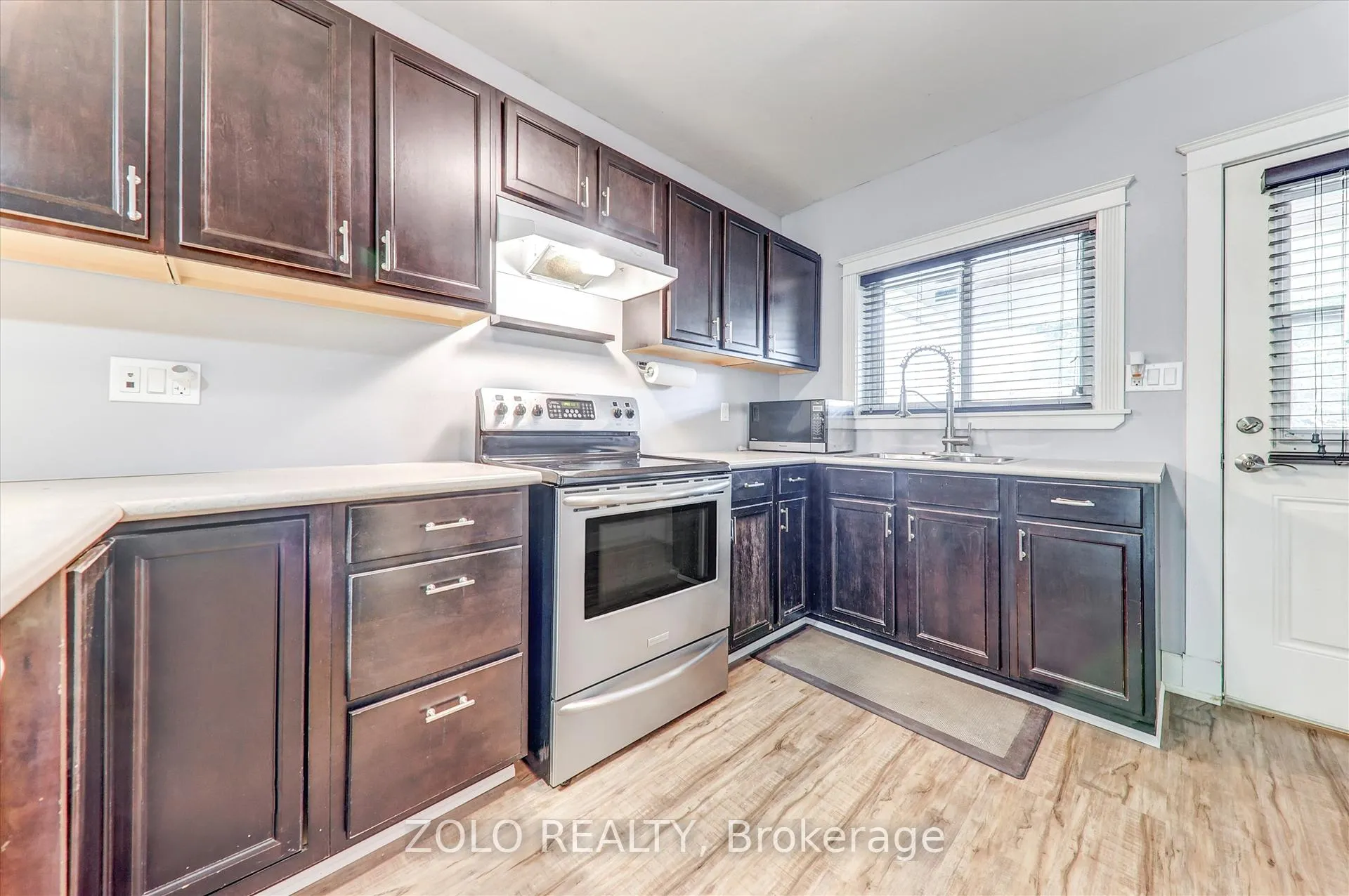 Photo 10 of 739 Cedar Street, Oshawa, Lakeview — HOMEH