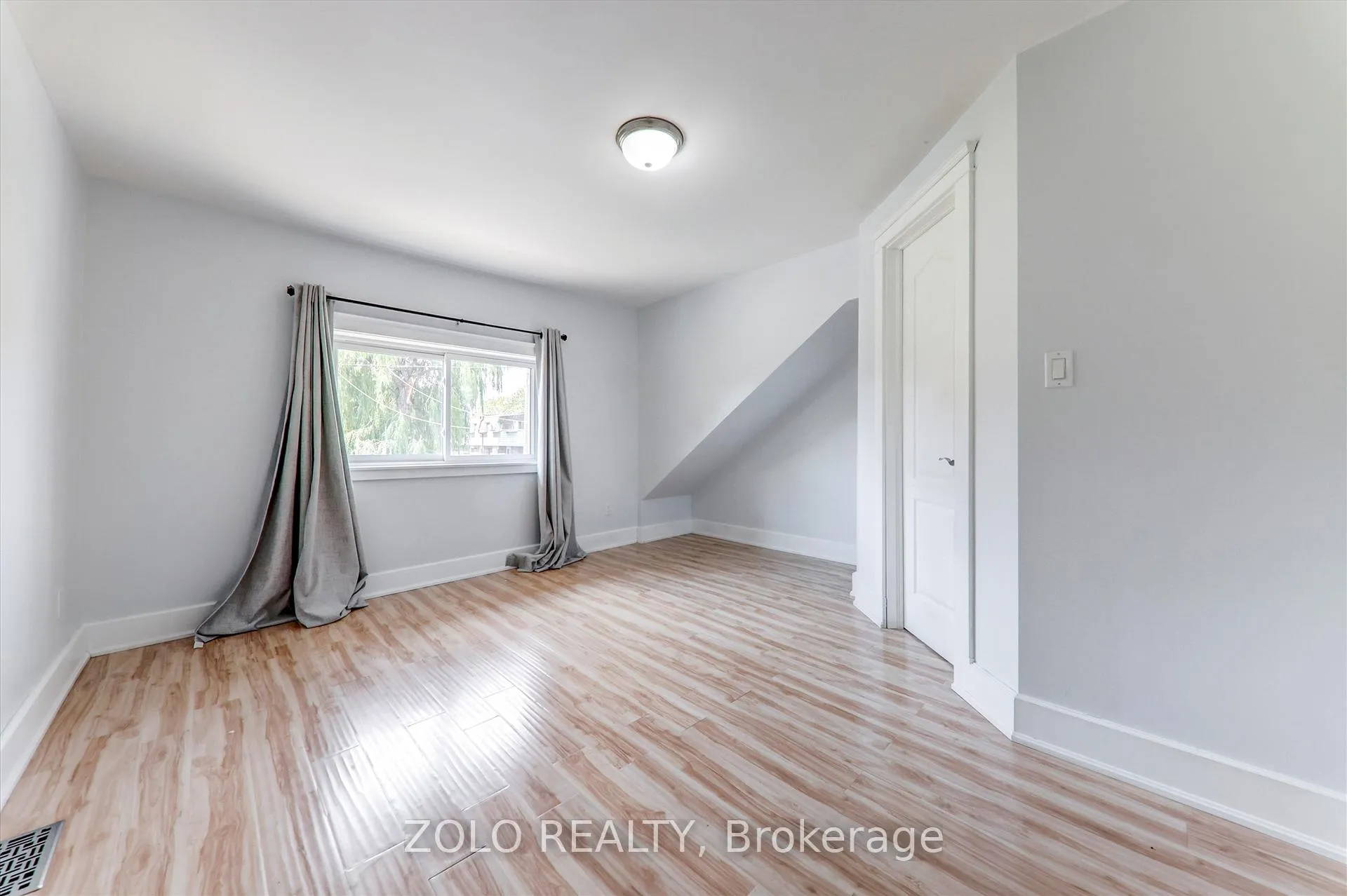 Photo 16 of 739 Cedar Street, Oshawa, Lakeview — HOMEH