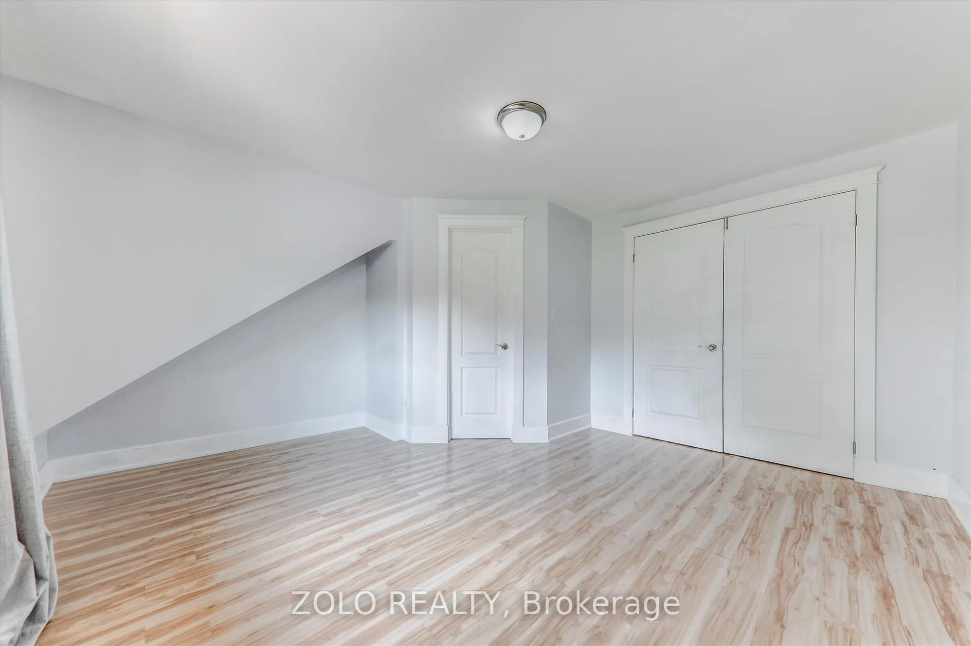 Photo 17 of 739 Cedar Street, Oshawa, Lakeview — HOMEH