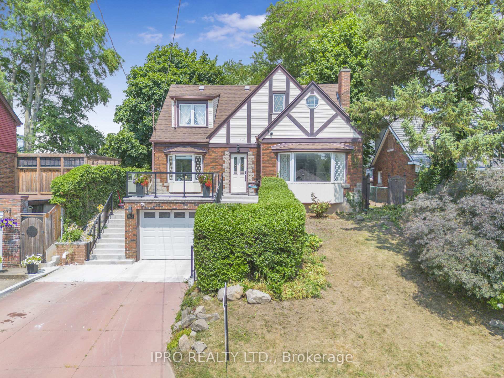 Front of 5177 Valley Way