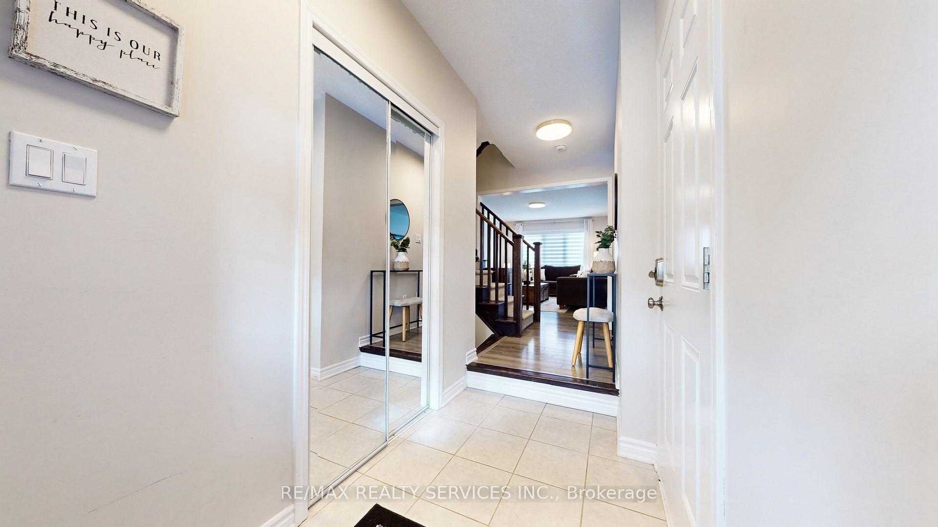 Photo 2 of 1245 Mulroney Heights, Milton, Ford — HOMEH
