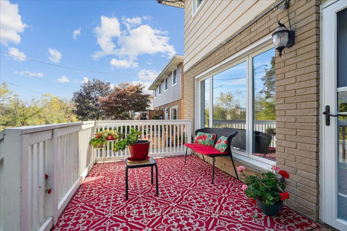 Photo 5 of 618 Minto Street, Oshawa, O'Neill — HOMEH