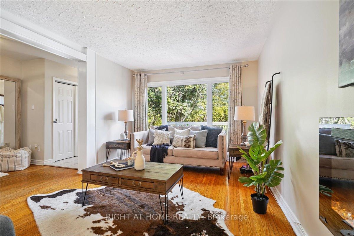 Photo 9 of 618 Minto Street, Oshawa, O'Neill — HOMEH