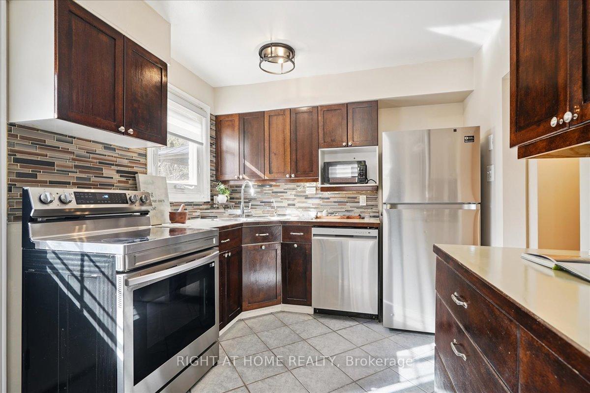 Photo 16 of 618 Minto Street, Oshawa, O'Neill — HOMEH