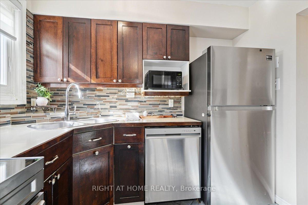 Photo 17 of 618 Minto Street, Oshawa, O'Neill — HOMEH