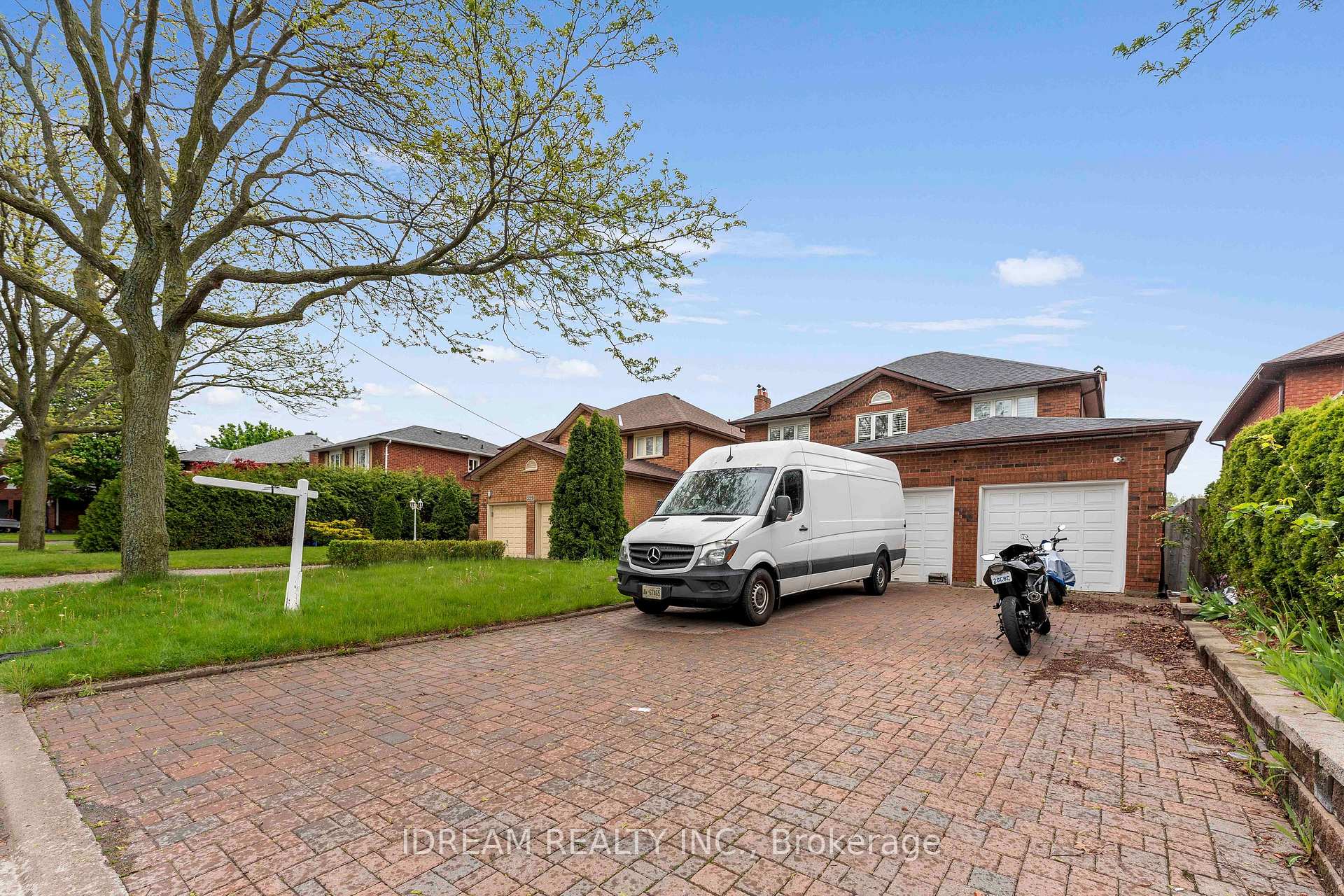 Photo 2 of 563 Lombardy Avenue, Oshawa, McLaughlin — HOMEH
