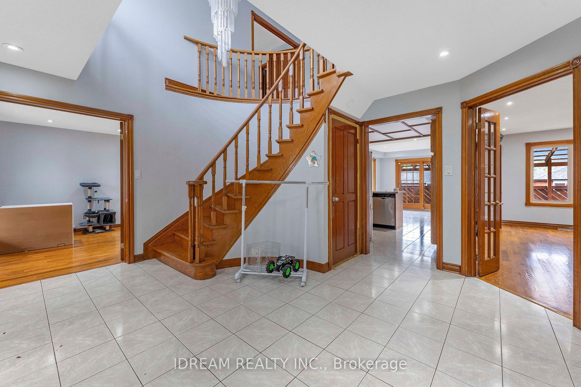 Photo 4 of 563 Lombardy Avenue, Oshawa, McLaughlin — HOMEH