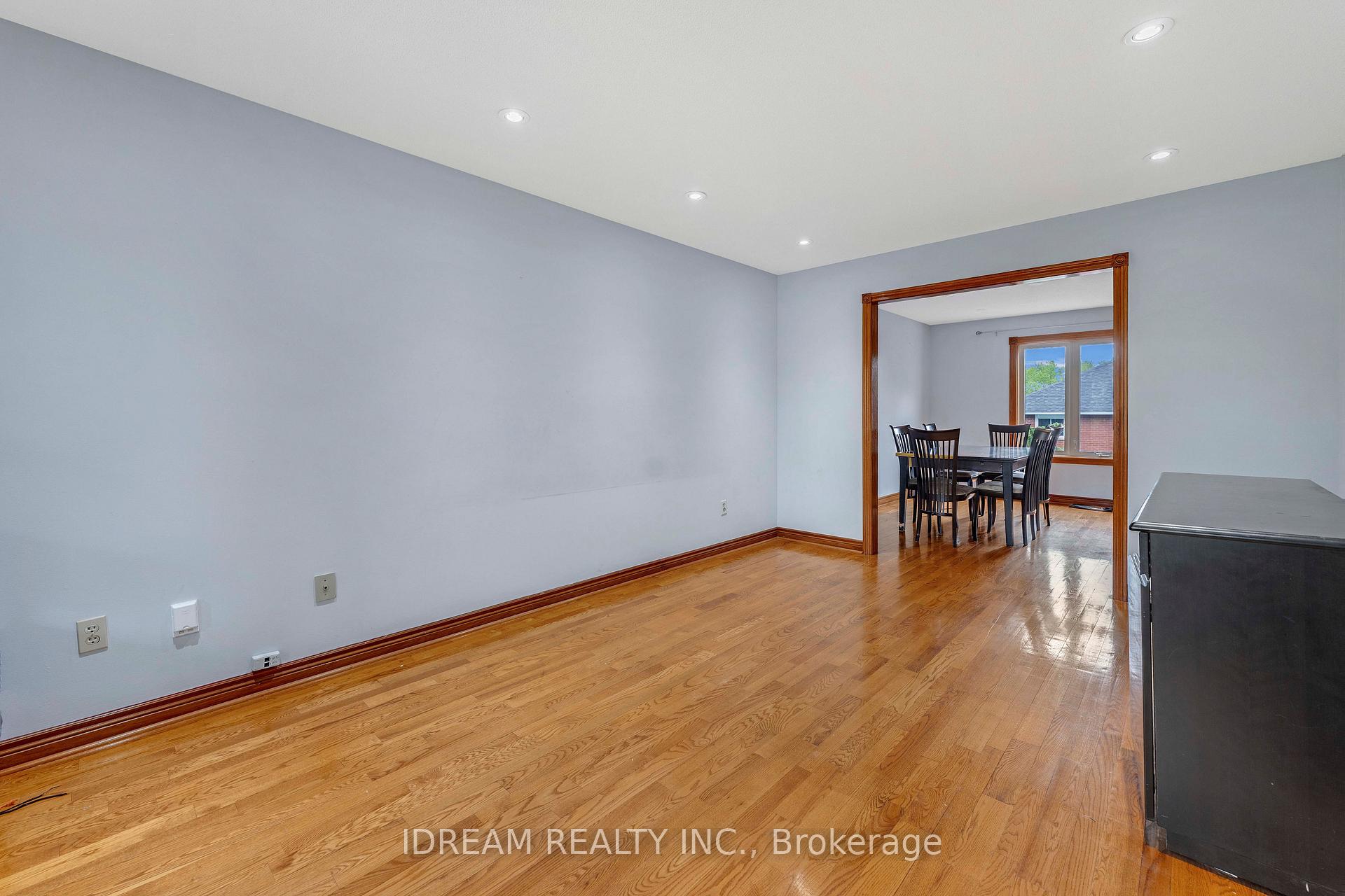 Photo 5 of 563 Lombardy Avenue, Oshawa, McLaughlin — HOMEH