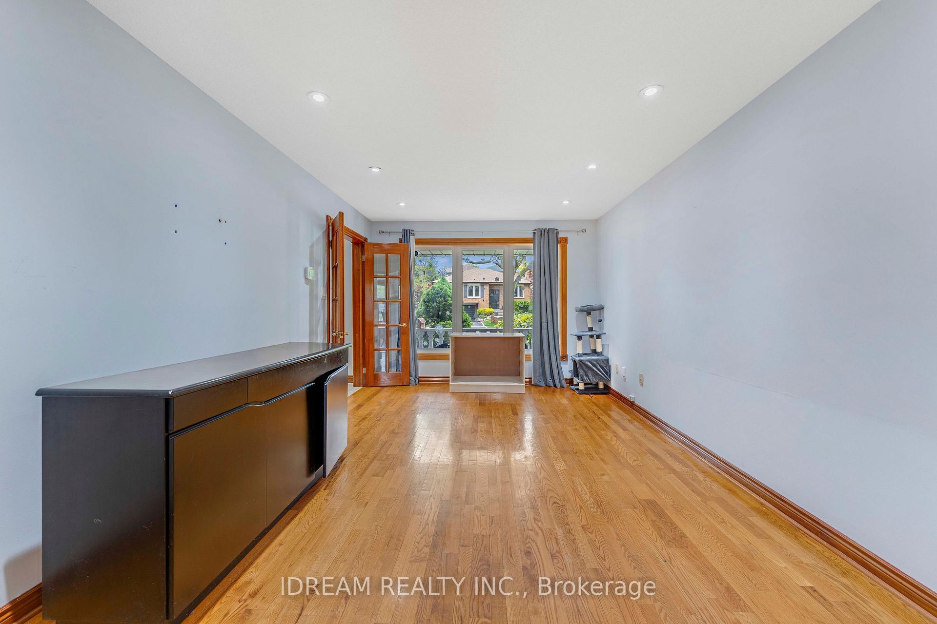 Photo 6 of 563 Lombardy Avenue, Oshawa, McLaughlin — HOMEH