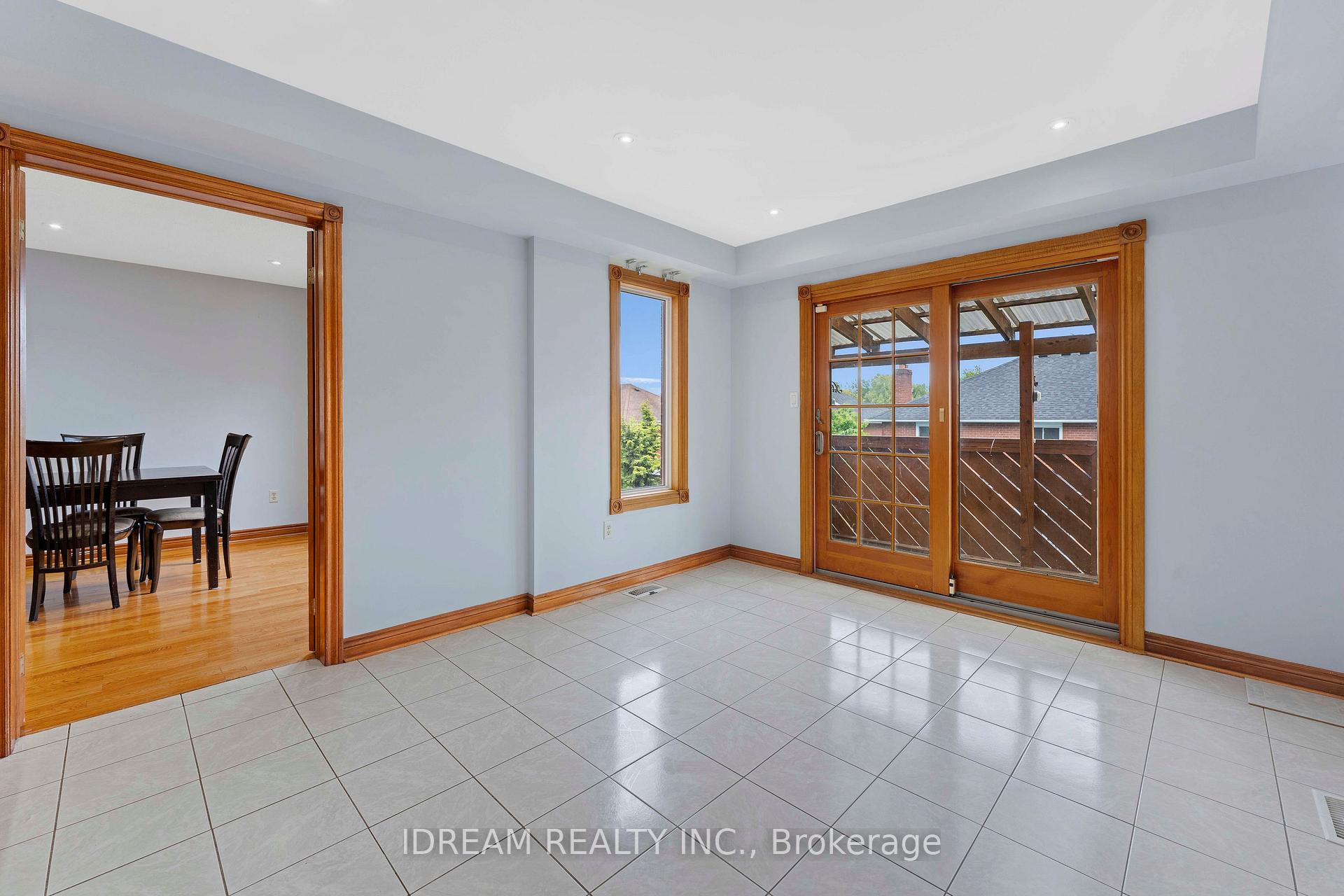 Photo 9 of 563 Lombardy Avenue, Oshawa, McLaughlin — HOMEH