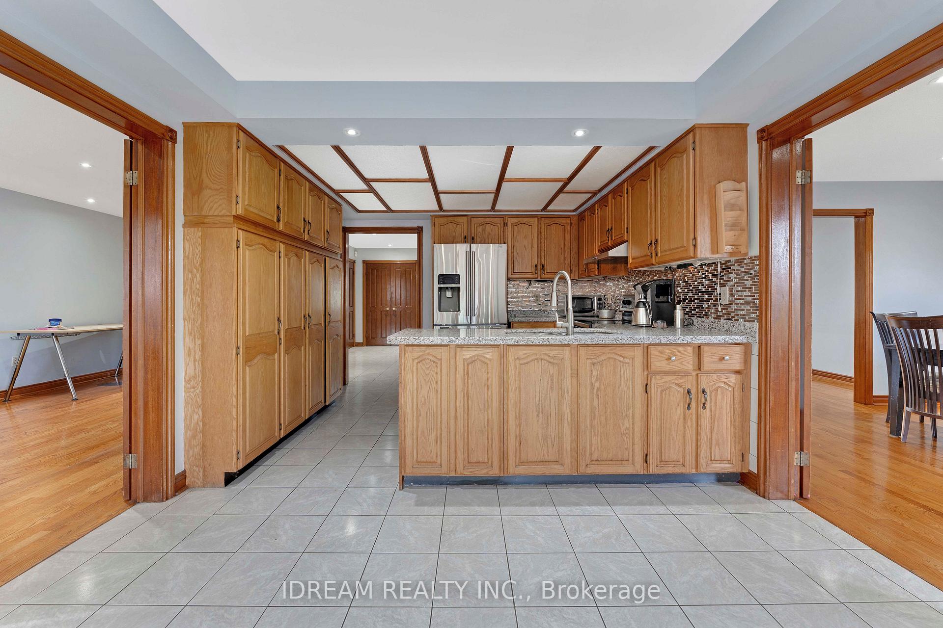 Photo 10 of 563 Lombardy Avenue, Oshawa, McLaughlin — HOMEH