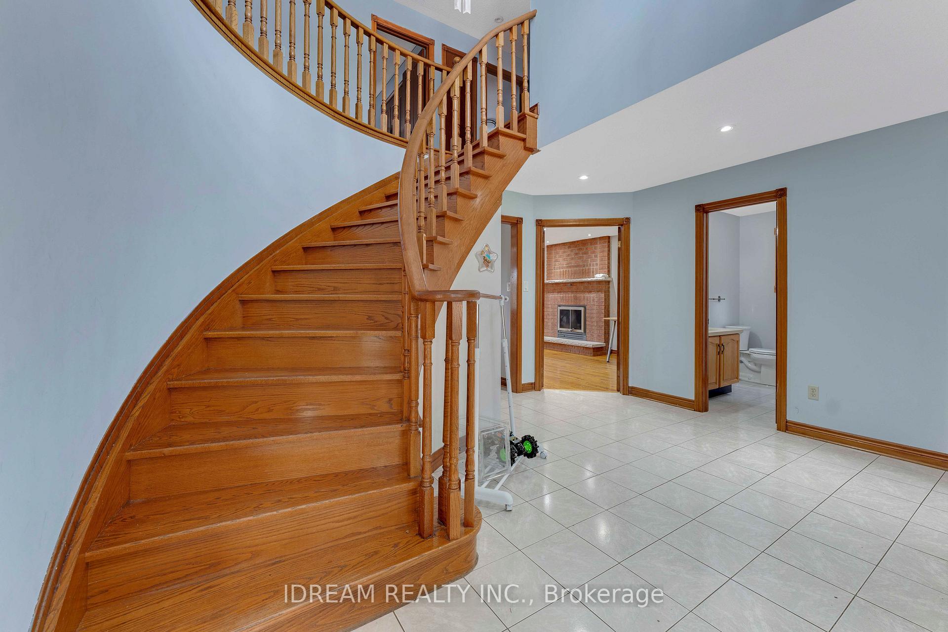 Photo 13 of 563 Lombardy Avenue, Oshawa, McLaughlin — HOMEH