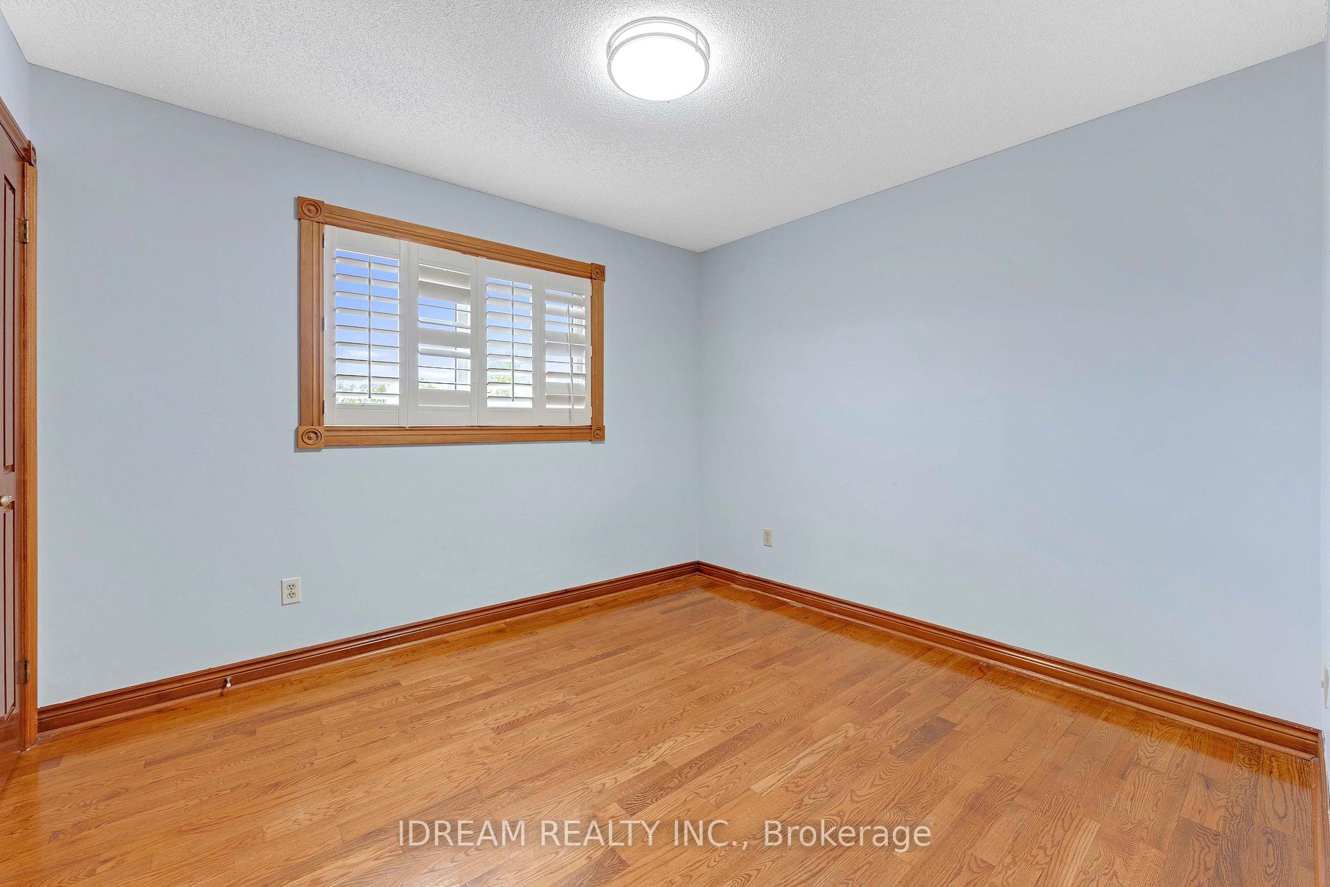 Photo 17 of 563 Lombardy Avenue, Oshawa, McLaughlin — HOMEH