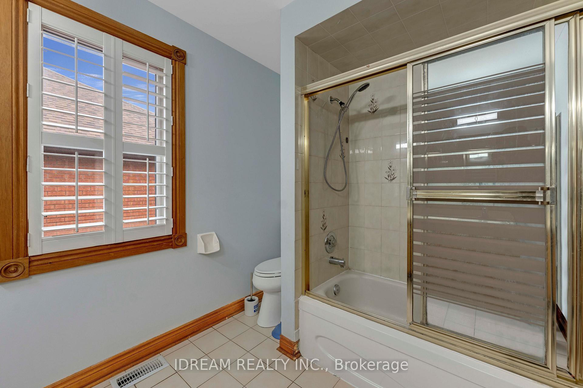 Photo 20 of 563 Lombardy Avenue, Oshawa, McLaughlin — HOMEH