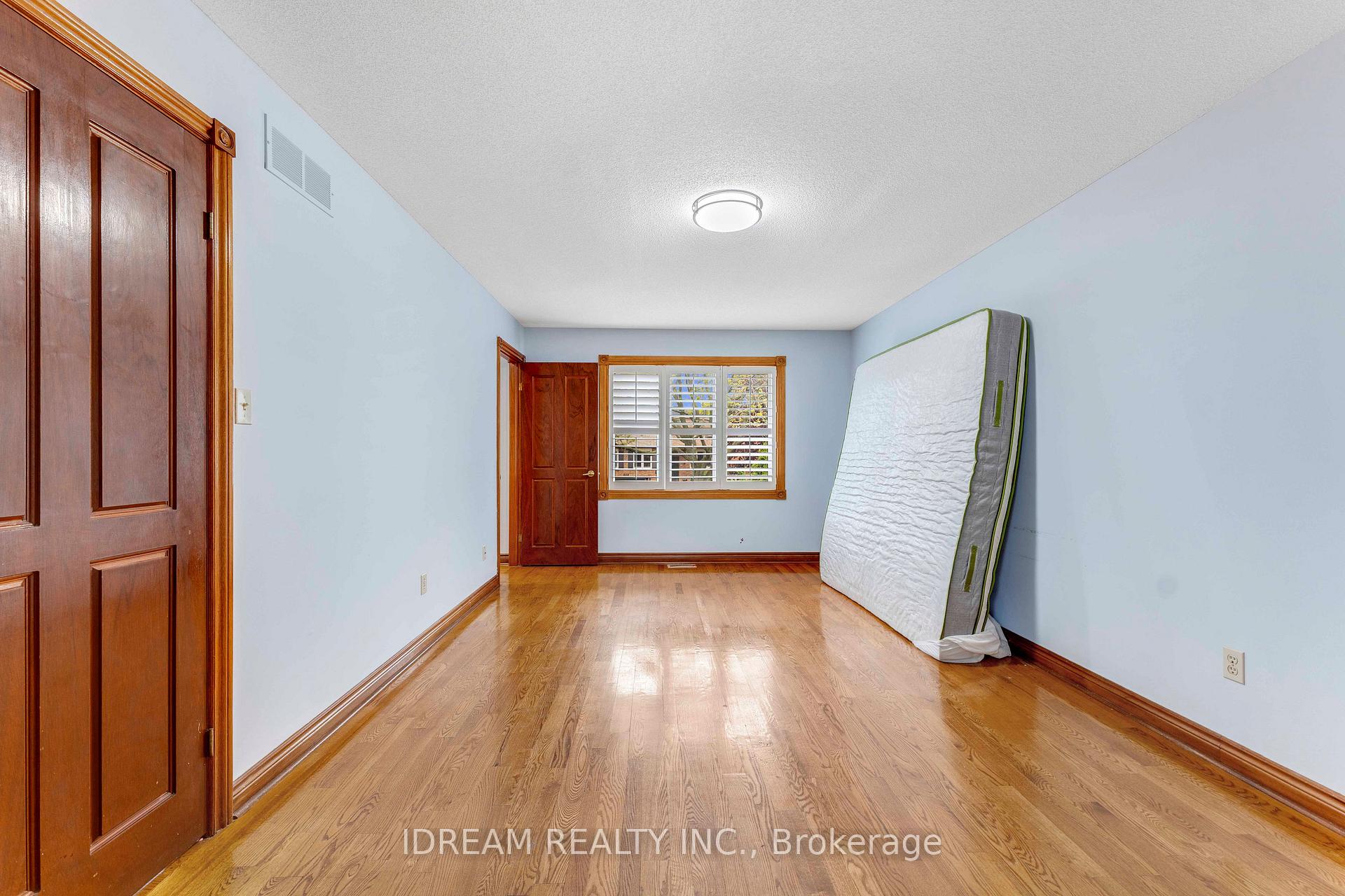 Photo 21 of 563 Lombardy Avenue, Oshawa, McLaughlin — HOMEH