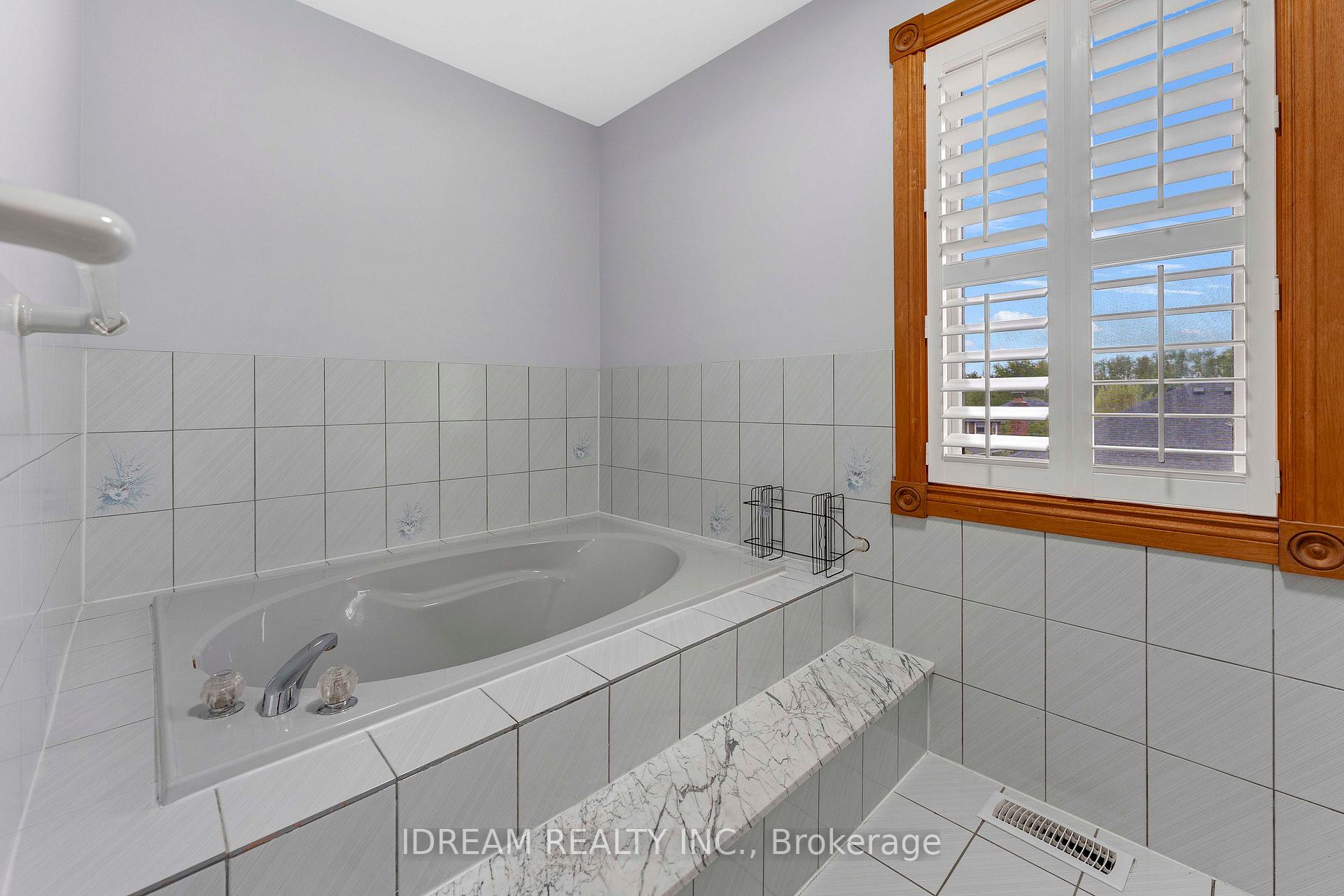 Photo 26 of 563 Lombardy Avenue, Oshawa, McLaughlin — HOMEH