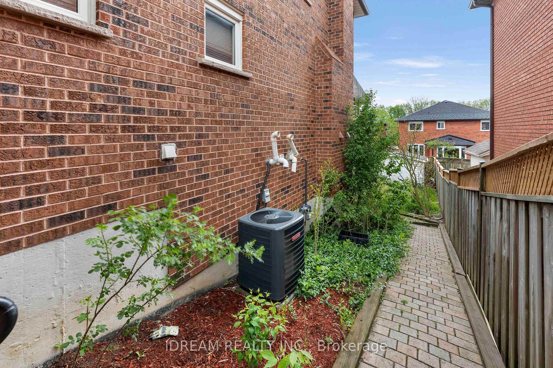 Photo 42 of 563 Lombardy Avenue, Oshawa, McLaughlin — HOMEH
