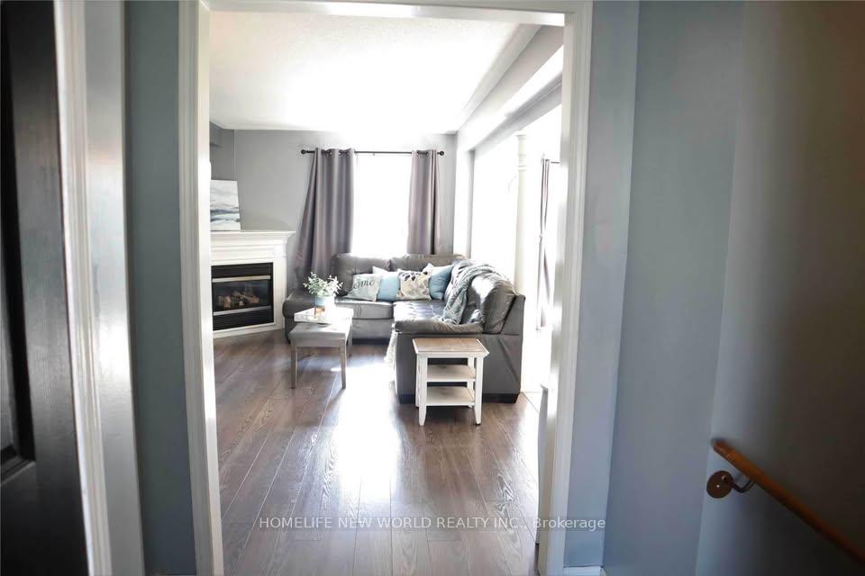 Photo 4 of 1520 Sarasota Crescent, Oshawa, Samac — HOMEH