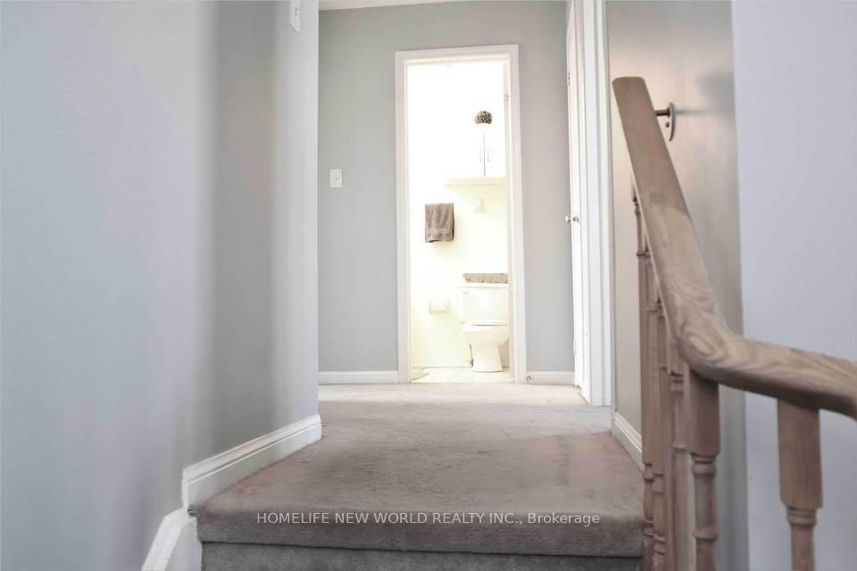 Photo 10 of 1520 Sarasota Crescent, Oshawa, Samac — HOMEH