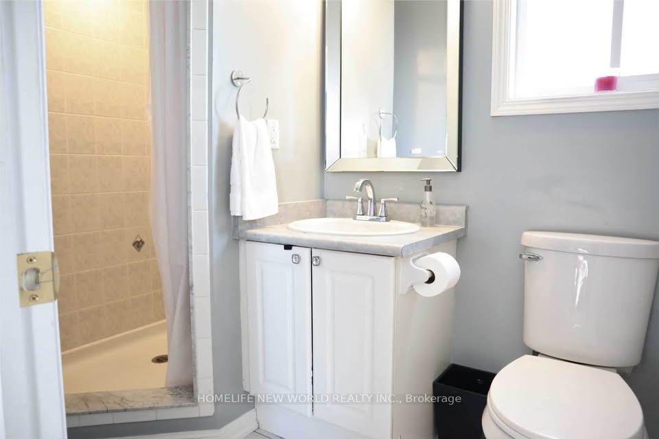 Photo 12 of 1520 Sarasota Crescent, Oshawa, Samac — HOMEH