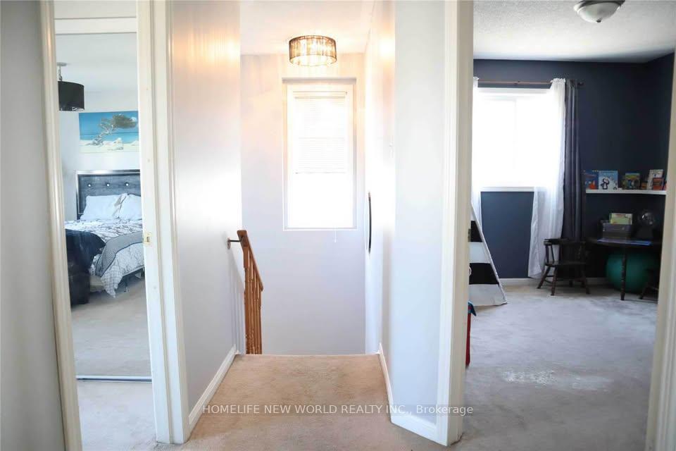 Photo 14 of 1520 Sarasota Crescent, Oshawa, Samac — HOMEH