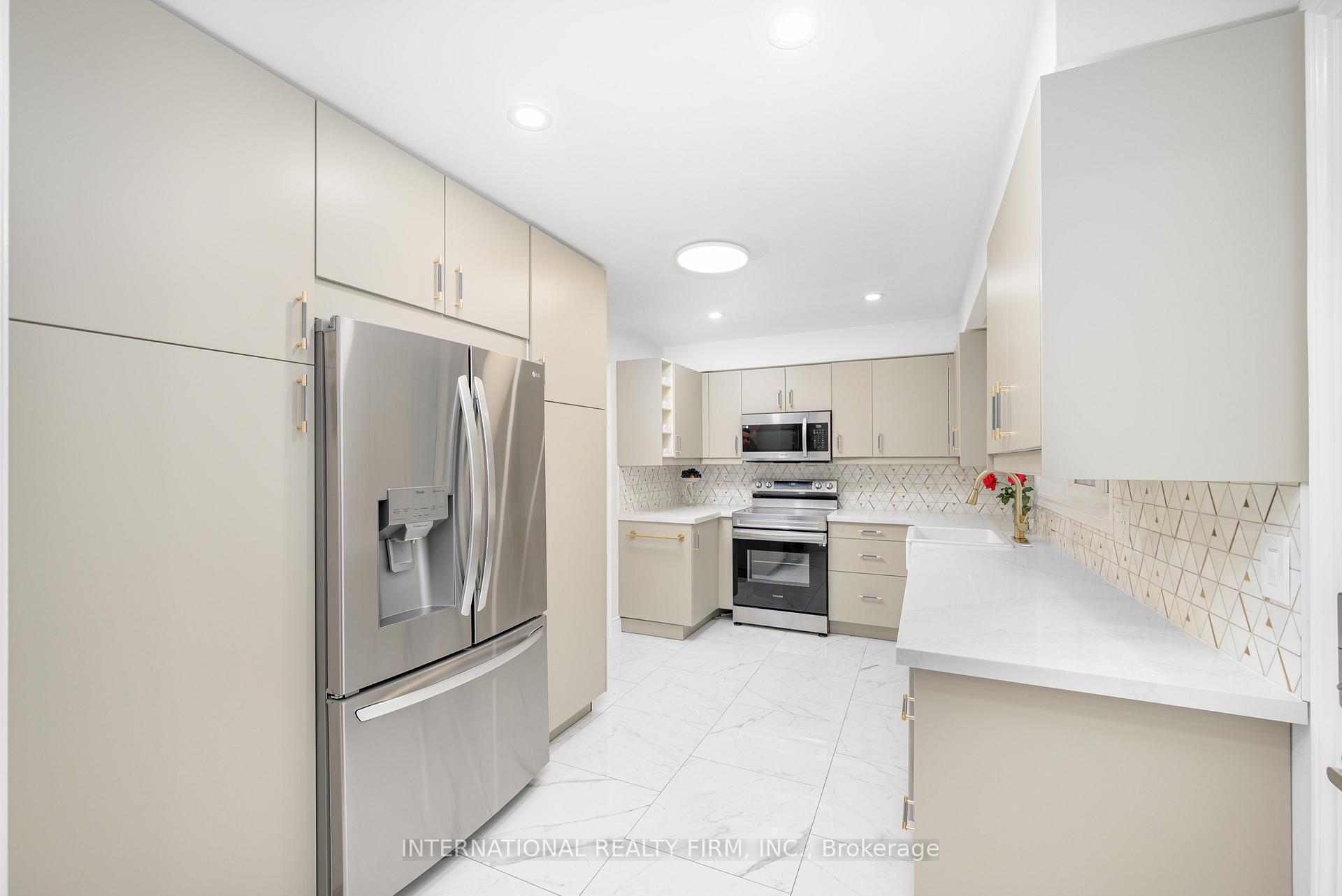 Photo 17 of 55 Oriole Court, Oshawa, Donevan — HOMEH