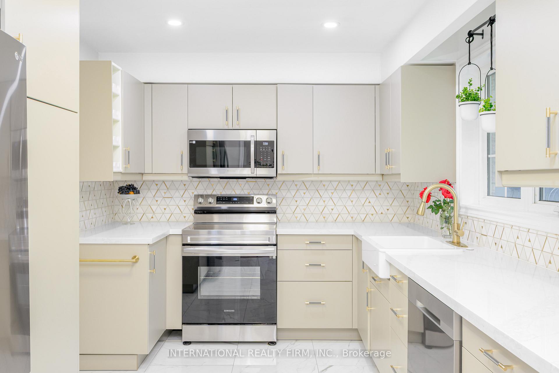 Photo 19 of 55 Oriole Court, Oshawa, Donevan — HOMEH