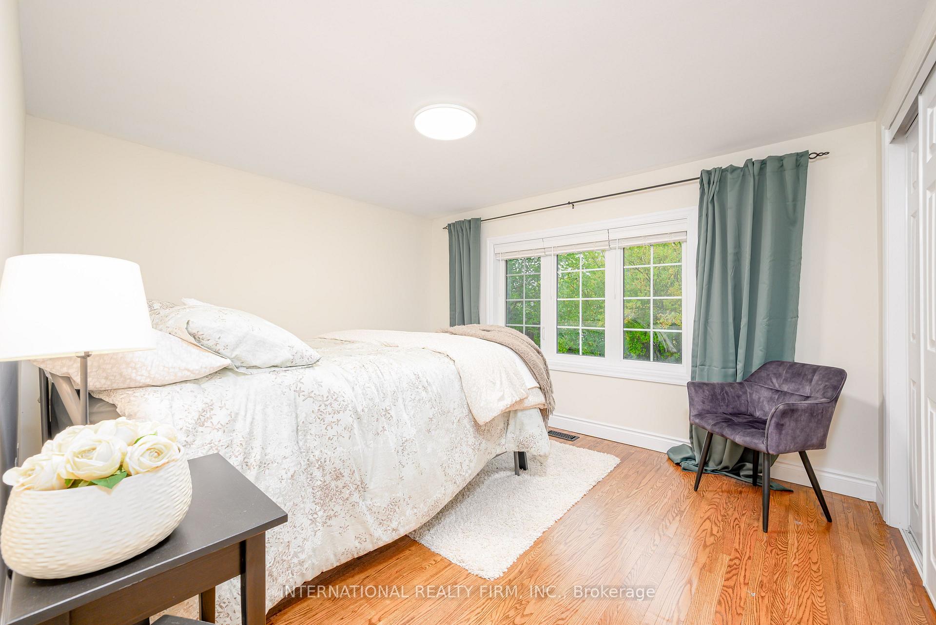 Photo 33 of 55 Oriole Court, Oshawa, Donevan — HOMEH