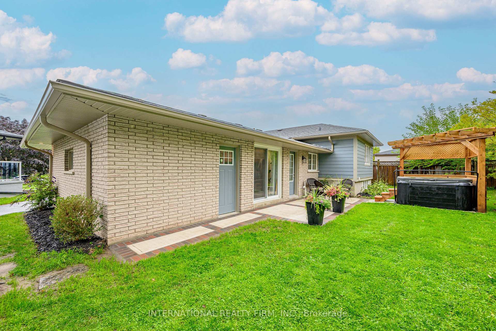 Photo 42 of 55 Oriole Court, Oshawa, Donevan — HOMEH
