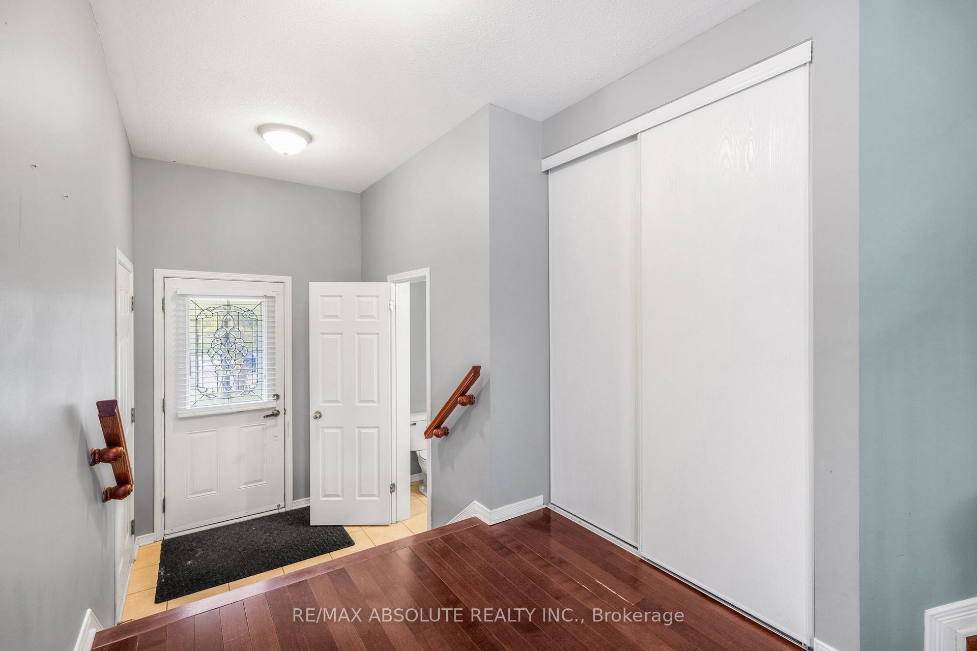 Photo 3 of 734 Crowberry Street, Ottawa, Avalon East — HOMEH