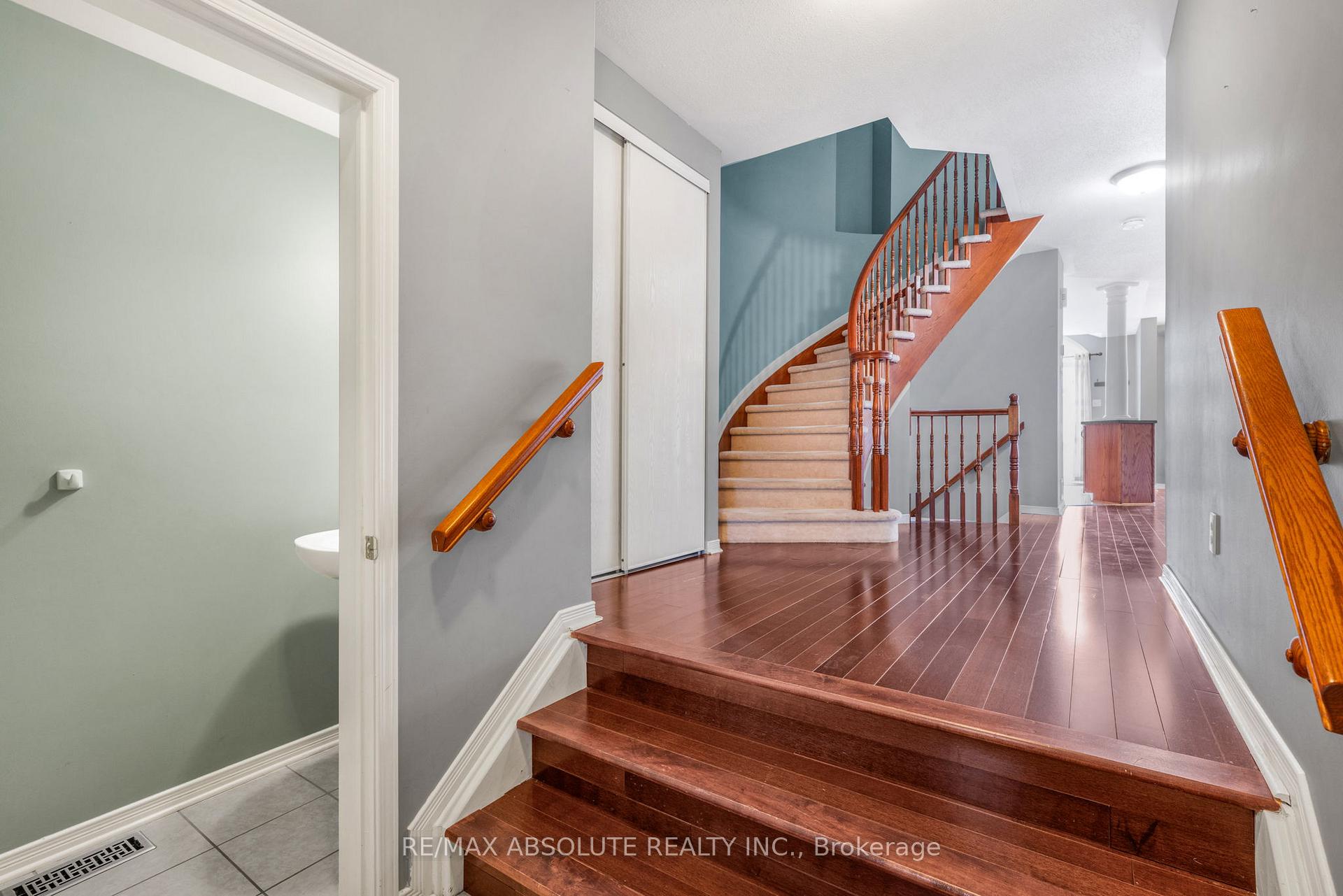 Photo 4 of 734 Crowberry Street, Ottawa, Avalon East — HOMEH