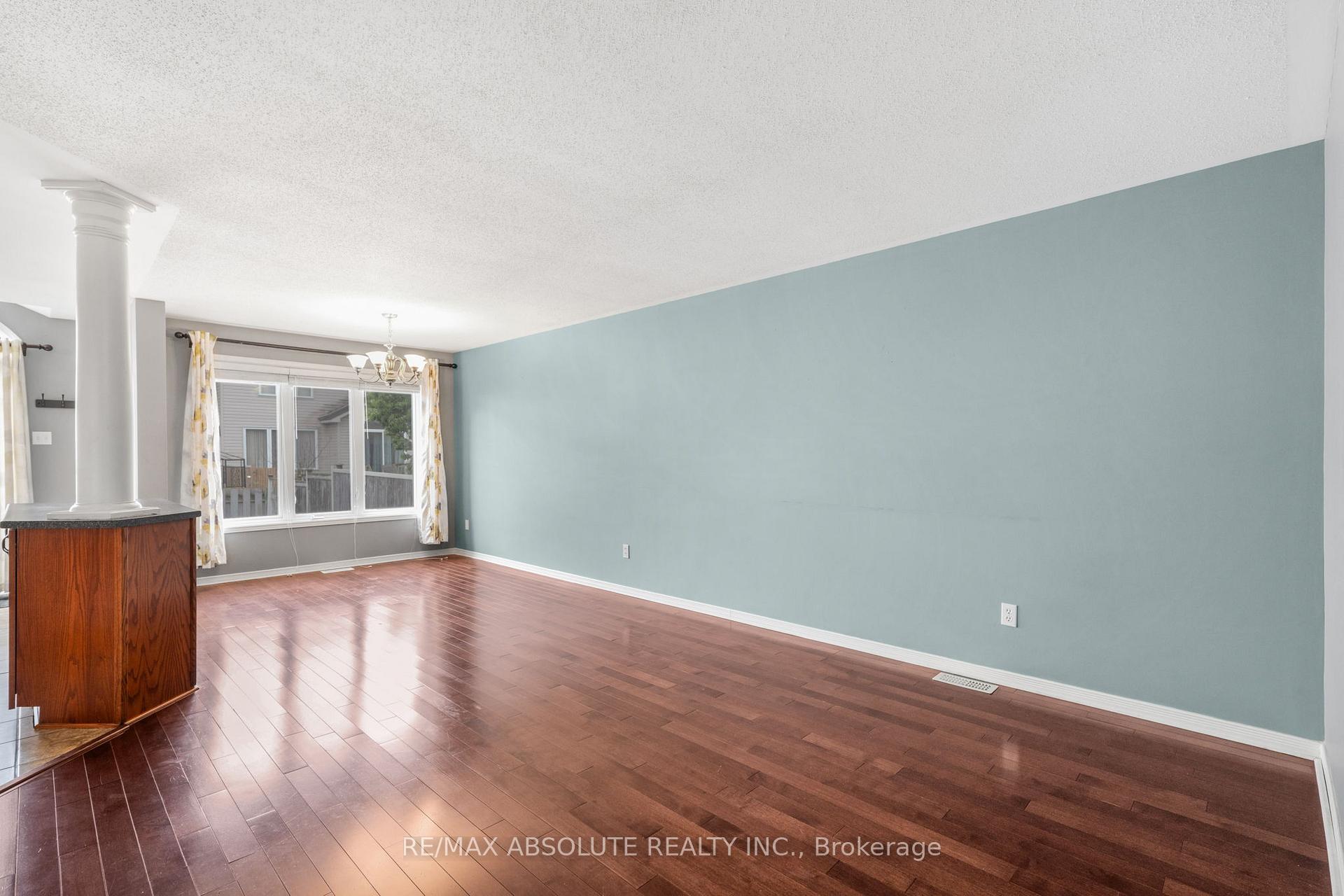 Photo 5 of 734 Crowberry Street, Ottawa, Avalon East — HOMEH