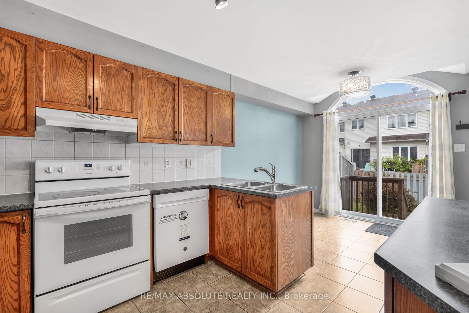 Photo 9 of 734 Crowberry Street, Ottawa, Avalon East — HOMEH