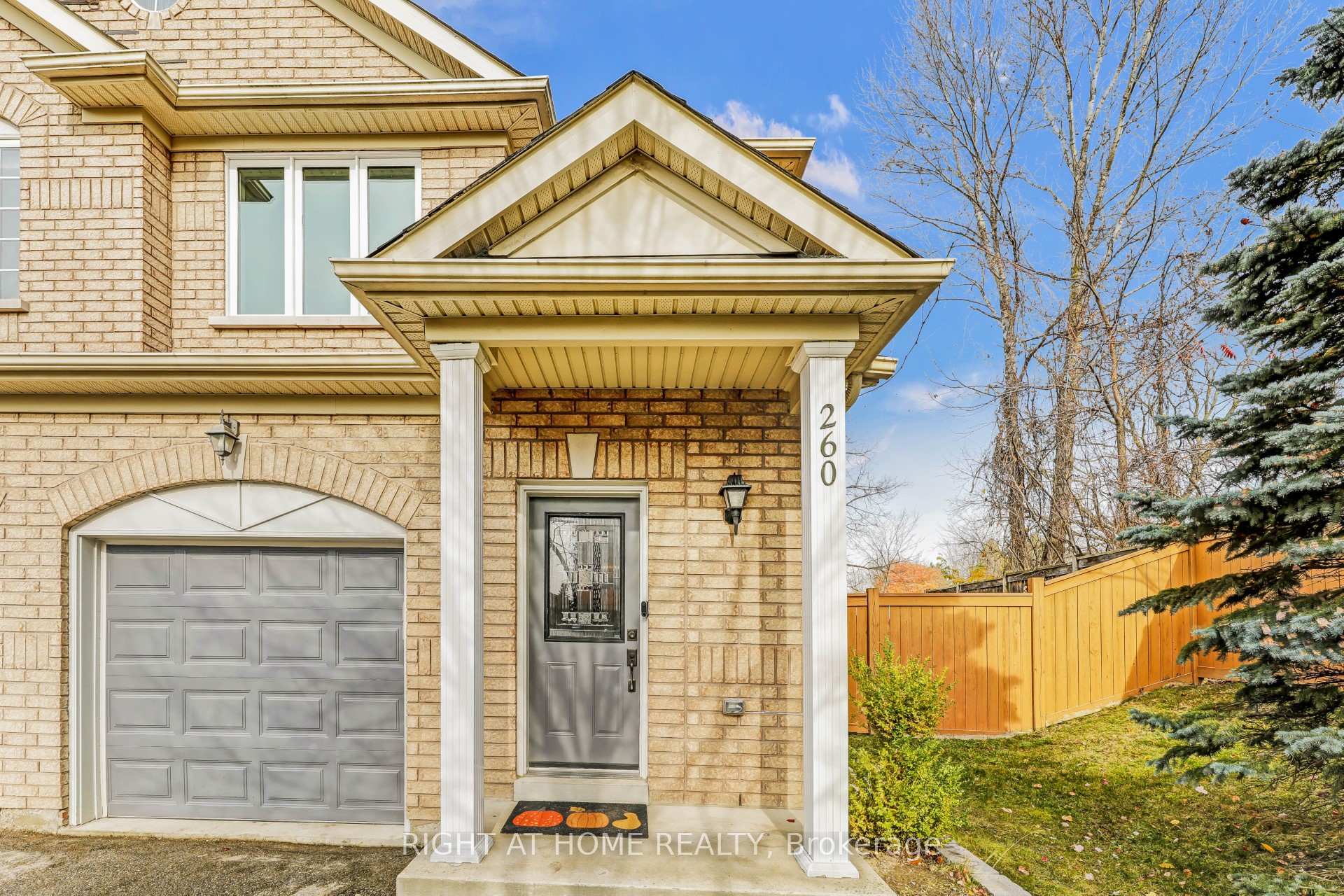 Photo 3 of 260 Tom Taylor Crescent, Newmarket, Summerhill Estates — HOMEH