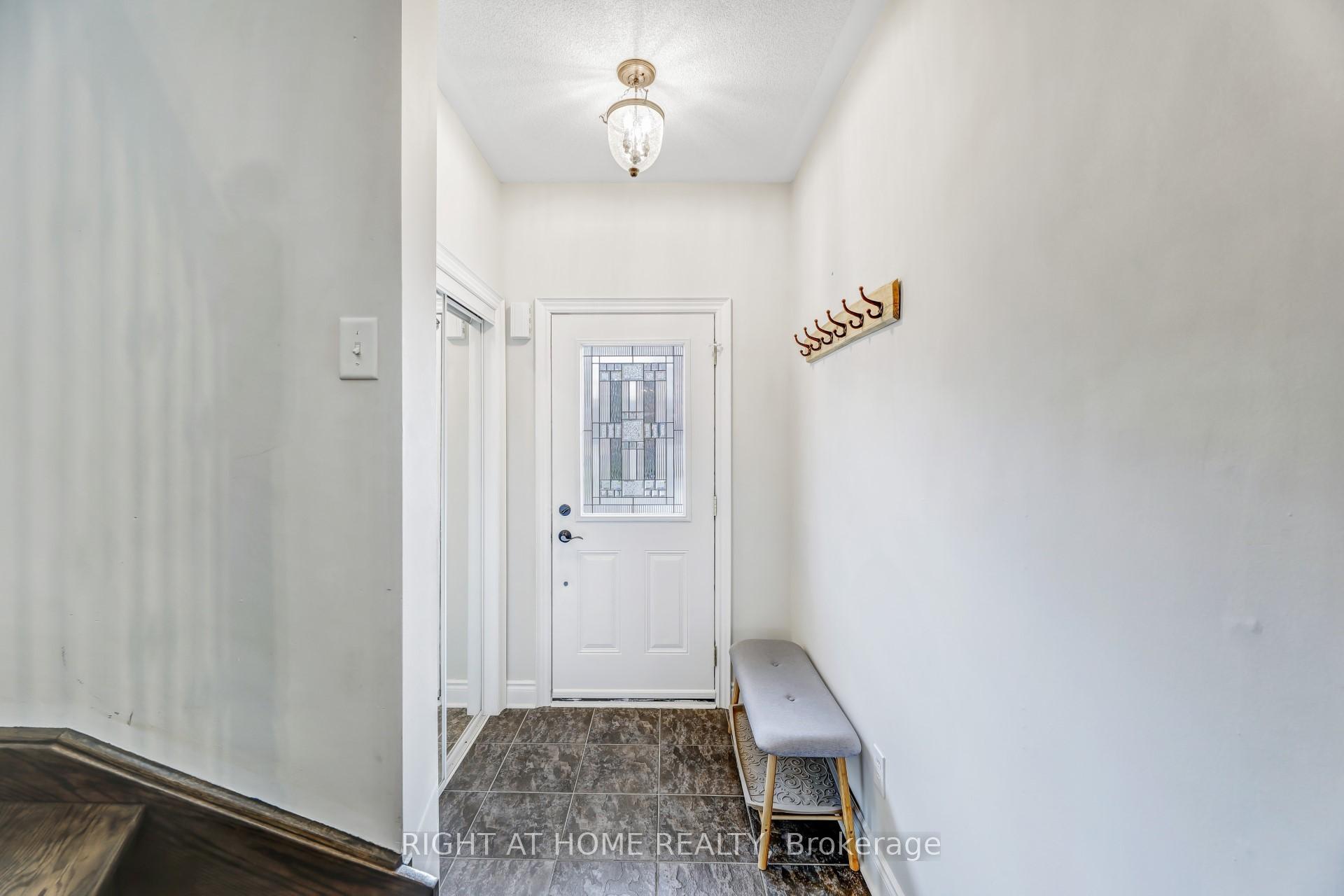 Photo 4 of 260 Tom Taylor Crescent, Newmarket, Summerhill Estates — HOMEH