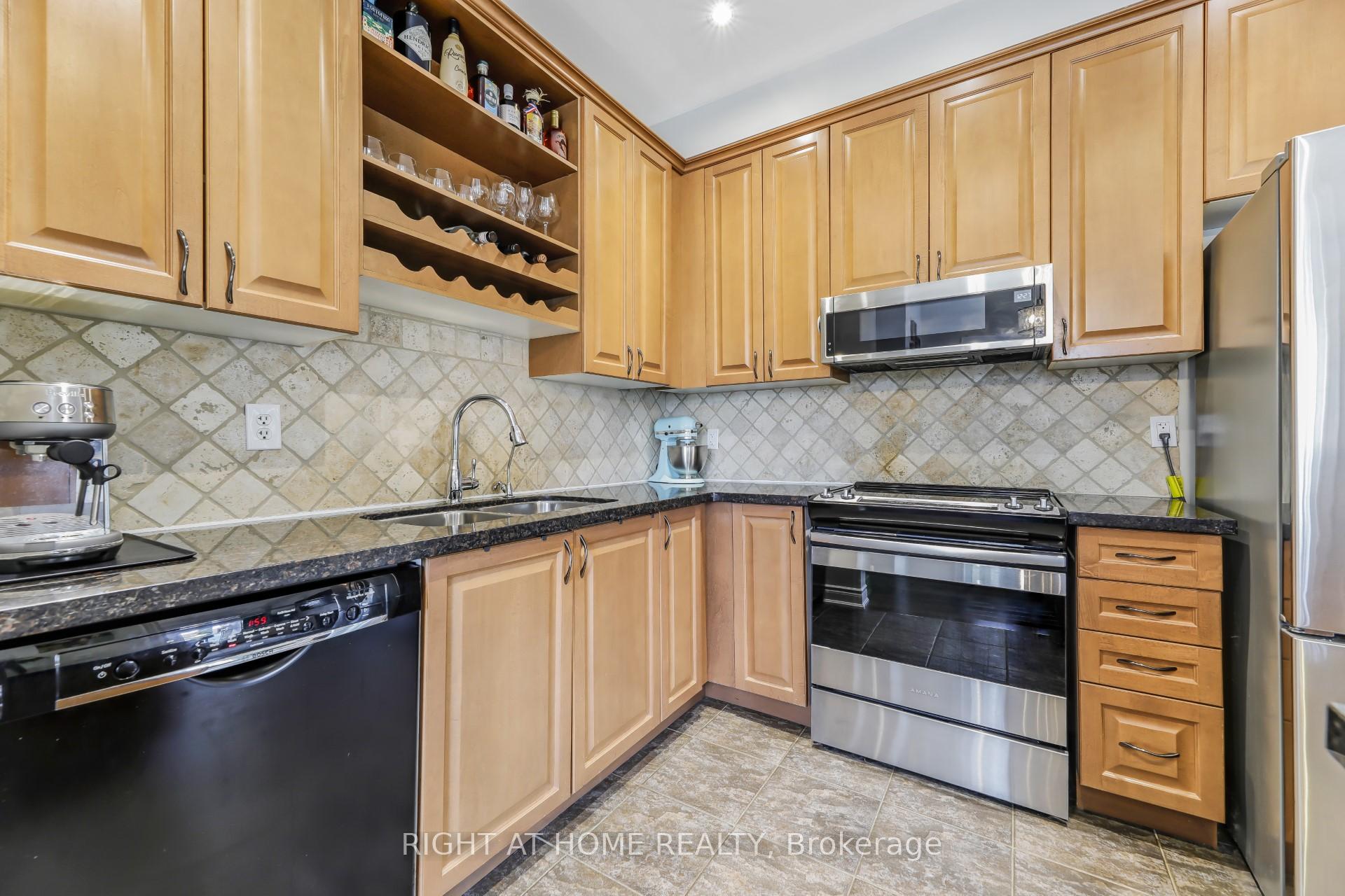Photo 7 of 260 Tom Taylor Crescent, Newmarket, Summerhill Estates — HOMEH