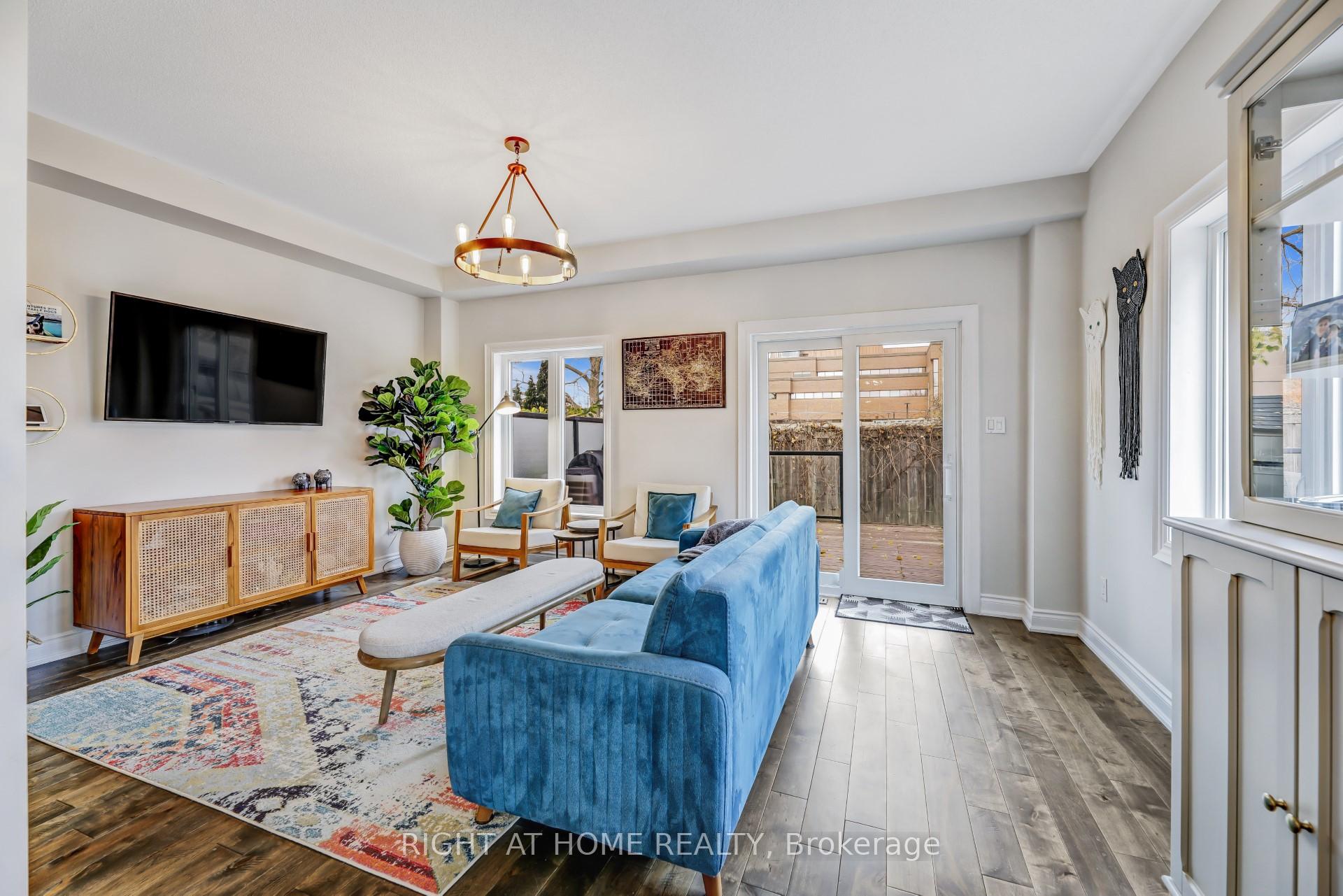 Photo 12 of 260 Tom Taylor Crescent, Newmarket, Summerhill Estates — HOMEH