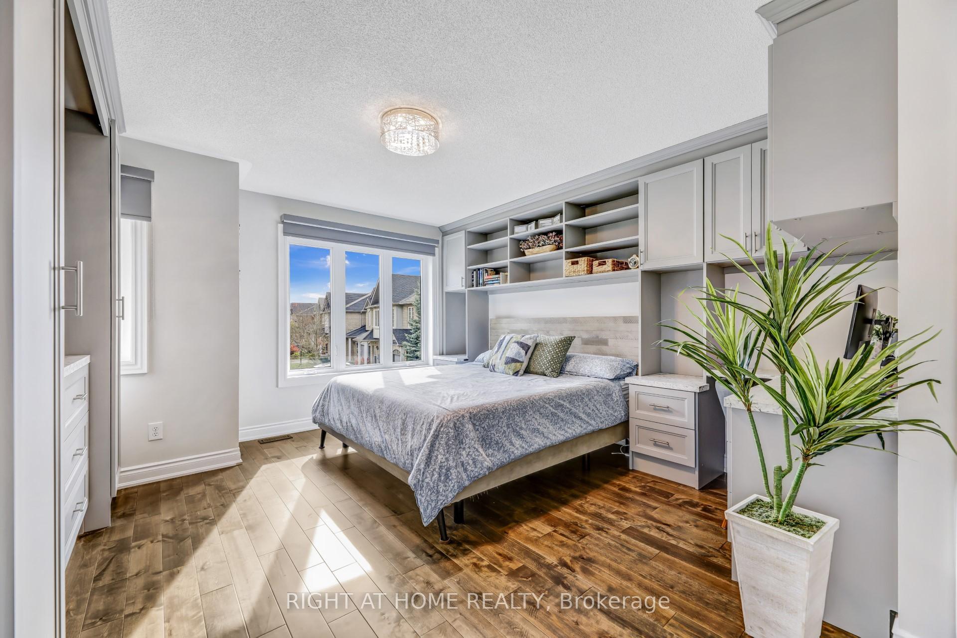 Photo 16 of 260 Tom Taylor Crescent, Newmarket, Summerhill Estates — HOMEH