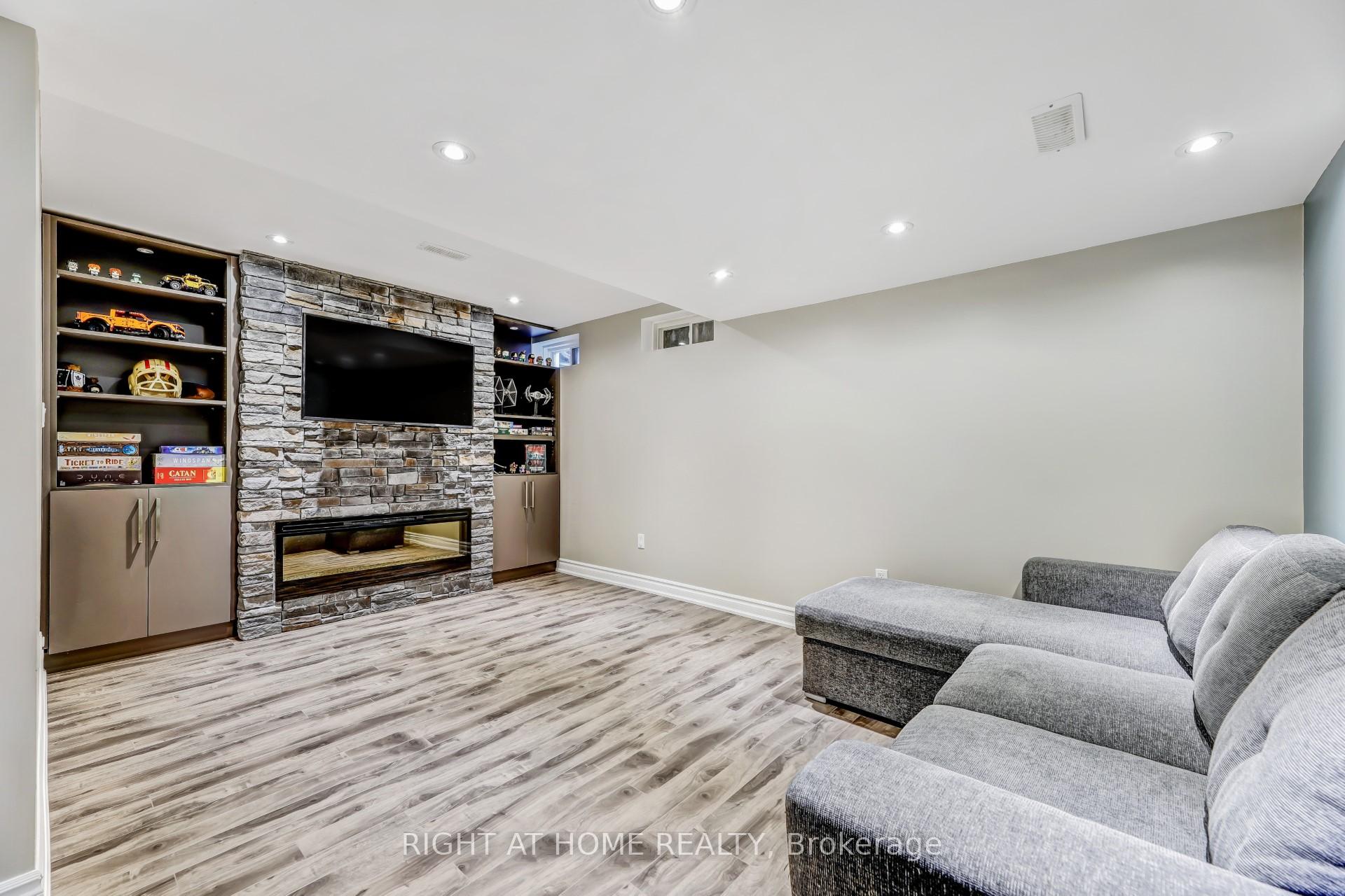 Photo 25 of 260 Tom Taylor Crescent, Newmarket, Summerhill Estates — HOMEH