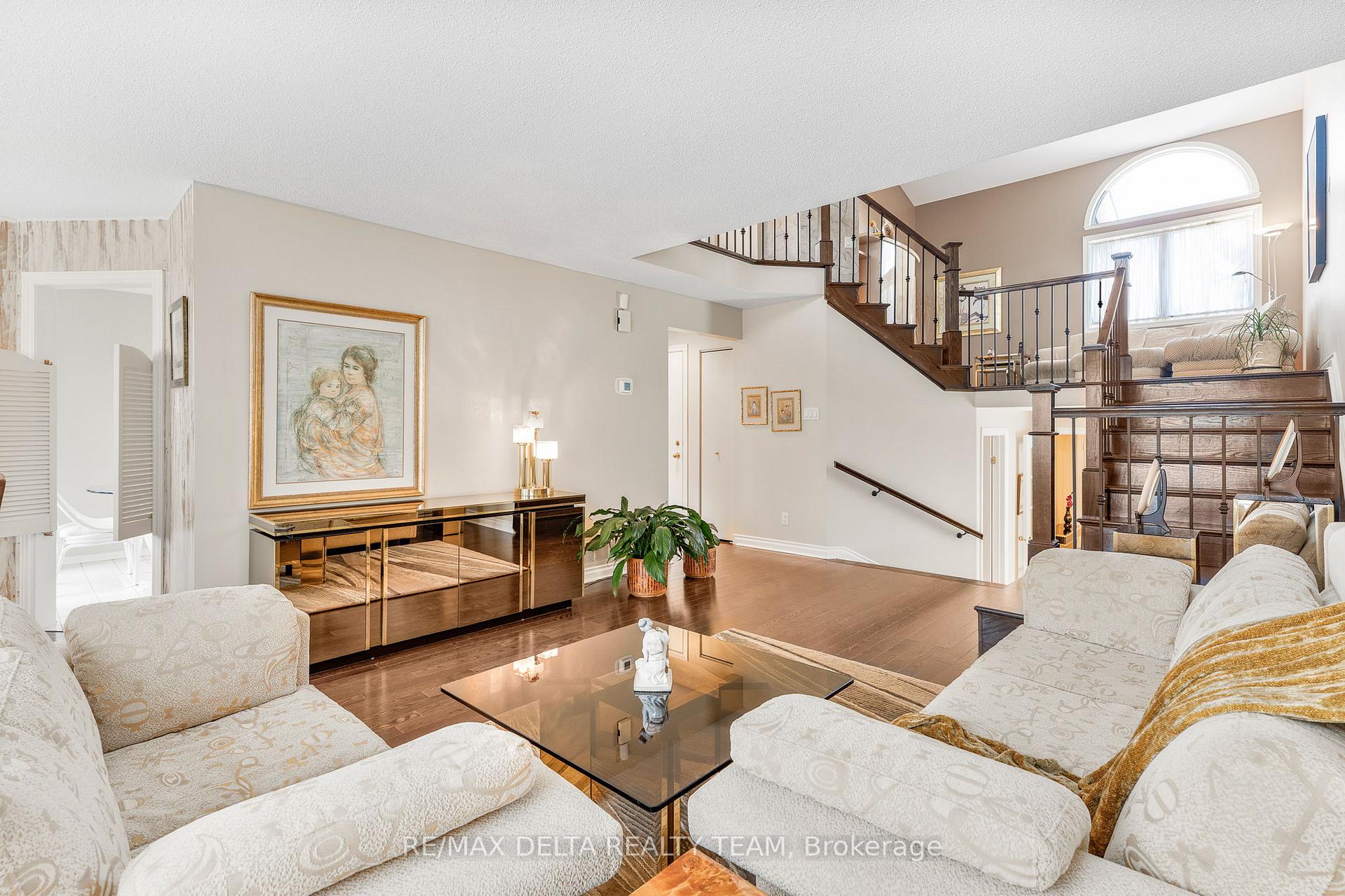 Photo 7 of 1389 Norview Crescent, Ottawa, Fallingbrook/Ridgemount — HOMEH