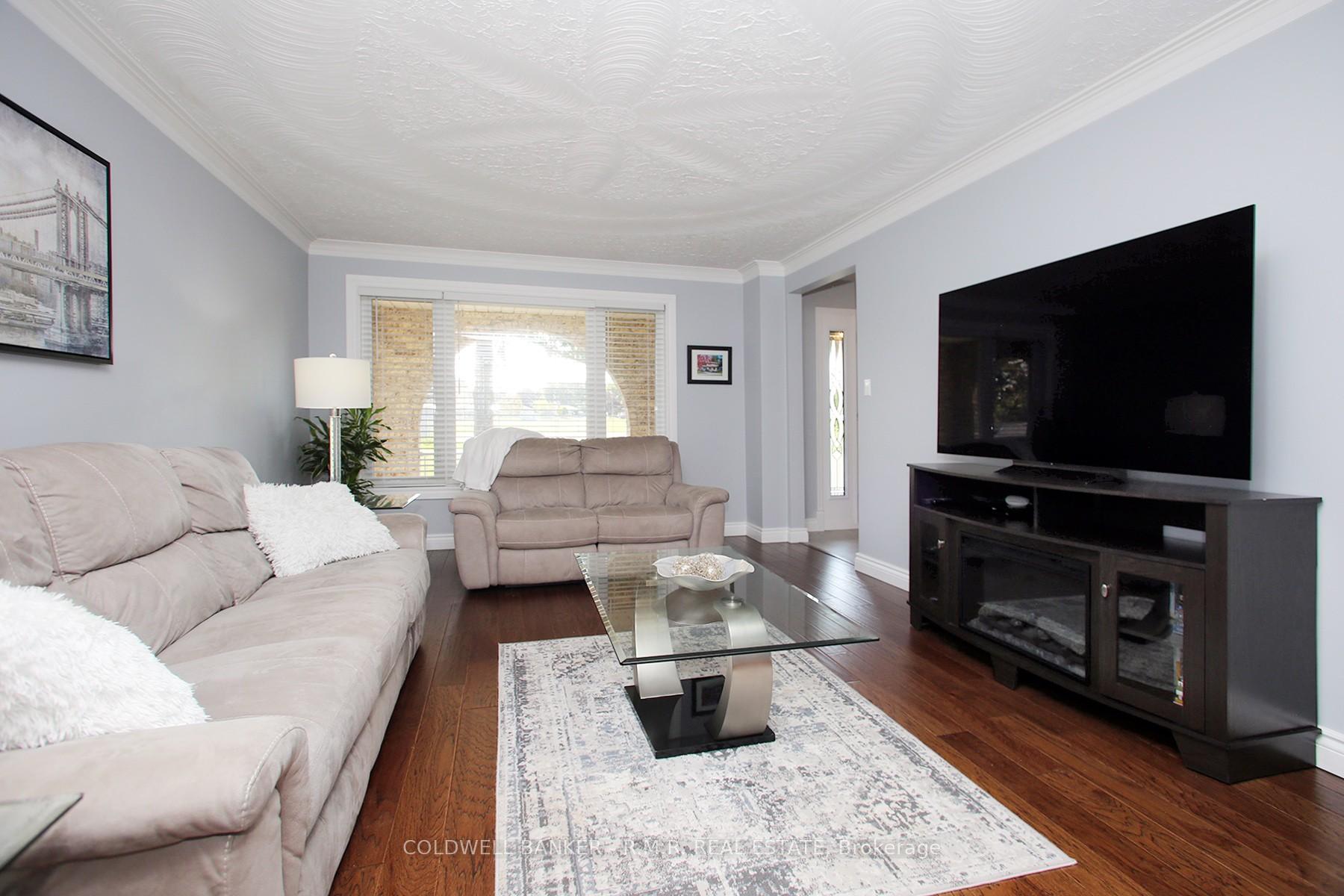 Photo 9 of 531 Nipigon Street, Oshawa, McLaughlin — HOMEH